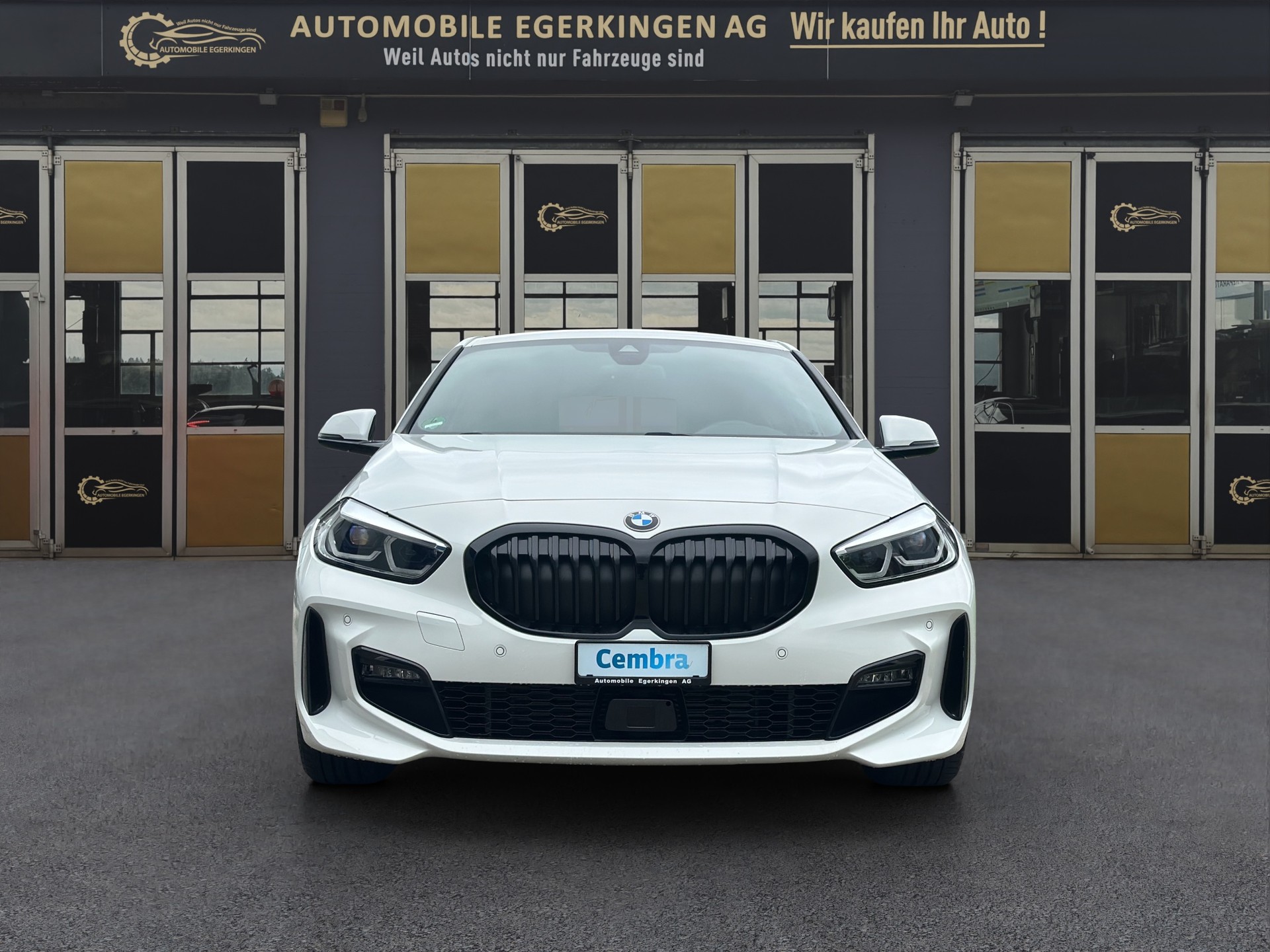 BMW 118d Pure M Sport-showroom-element-1