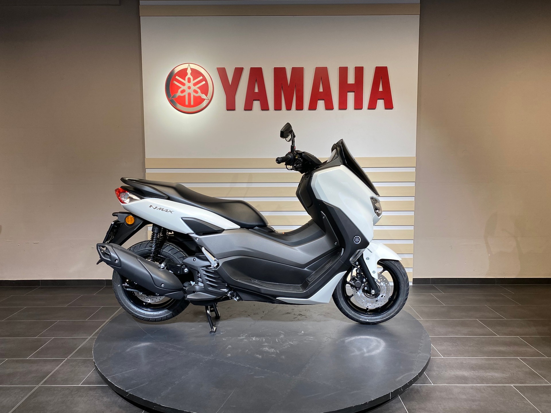 YAMAHA NMAX 125-image-2