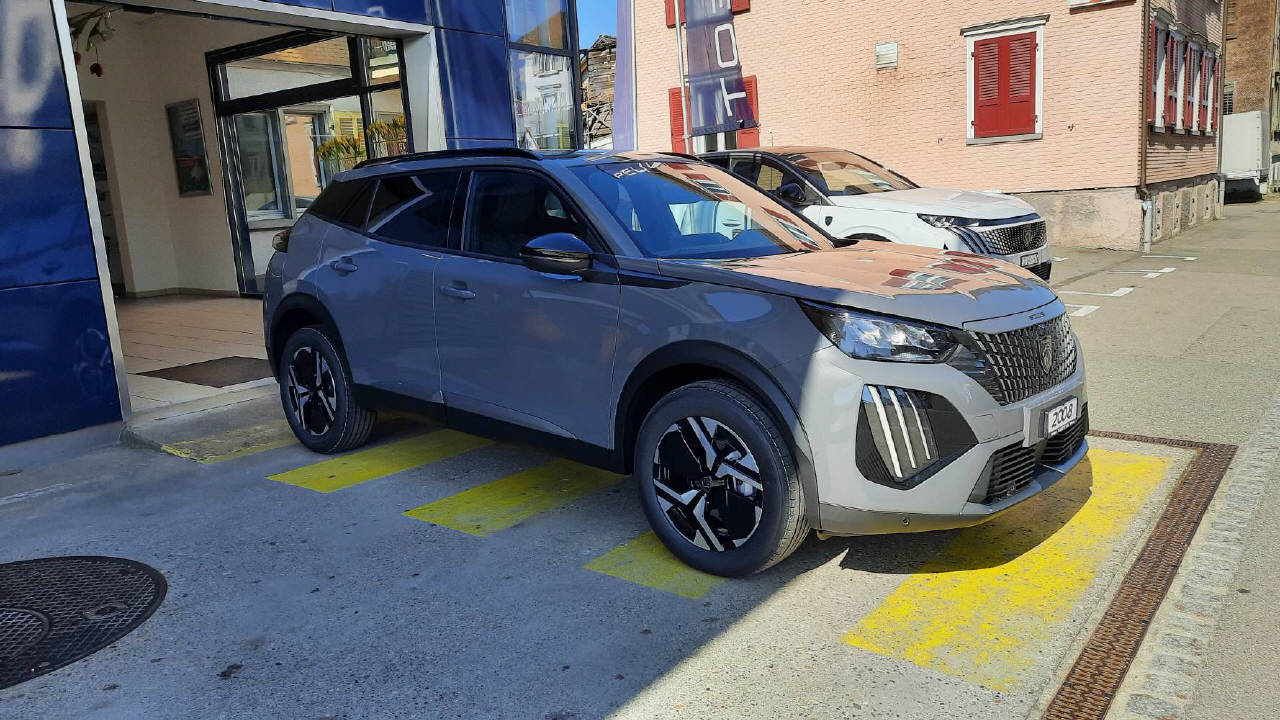 PEUGEOT 2008 1.2 Hybrid 145 GT-showroom-element-2