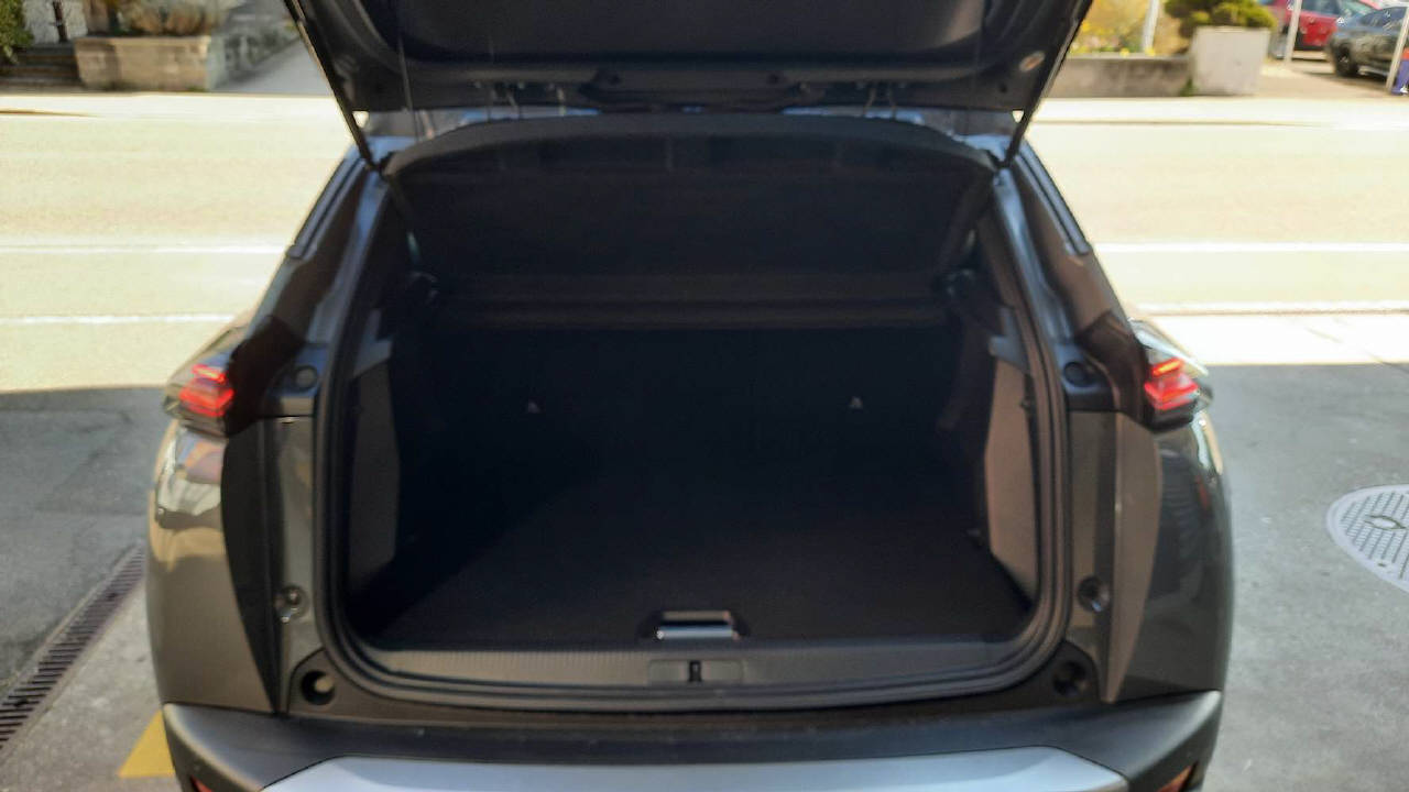 PEUGEOT 2008 1.2 Hybrid 145 GT-image-8