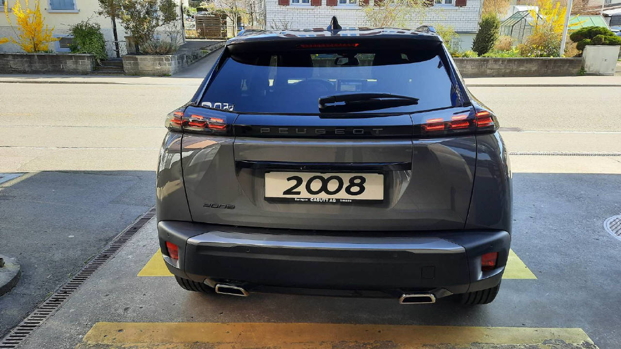 PEUGEOT 2008 1.2 Hybrid 145 GT-image-4