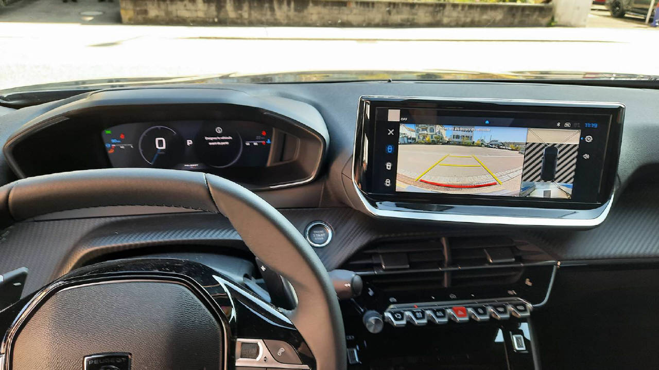 PEUGEOT 2008 1.2 Hybrid 145 GT-image-13