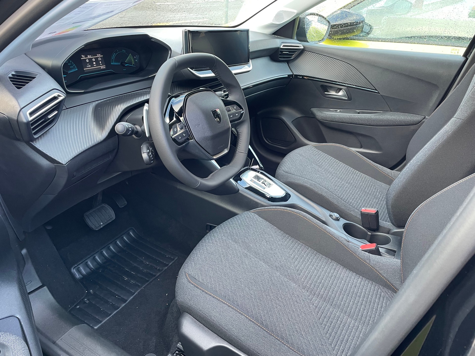 PEUGEOT 208 1.2 Hybrid Style-image-7