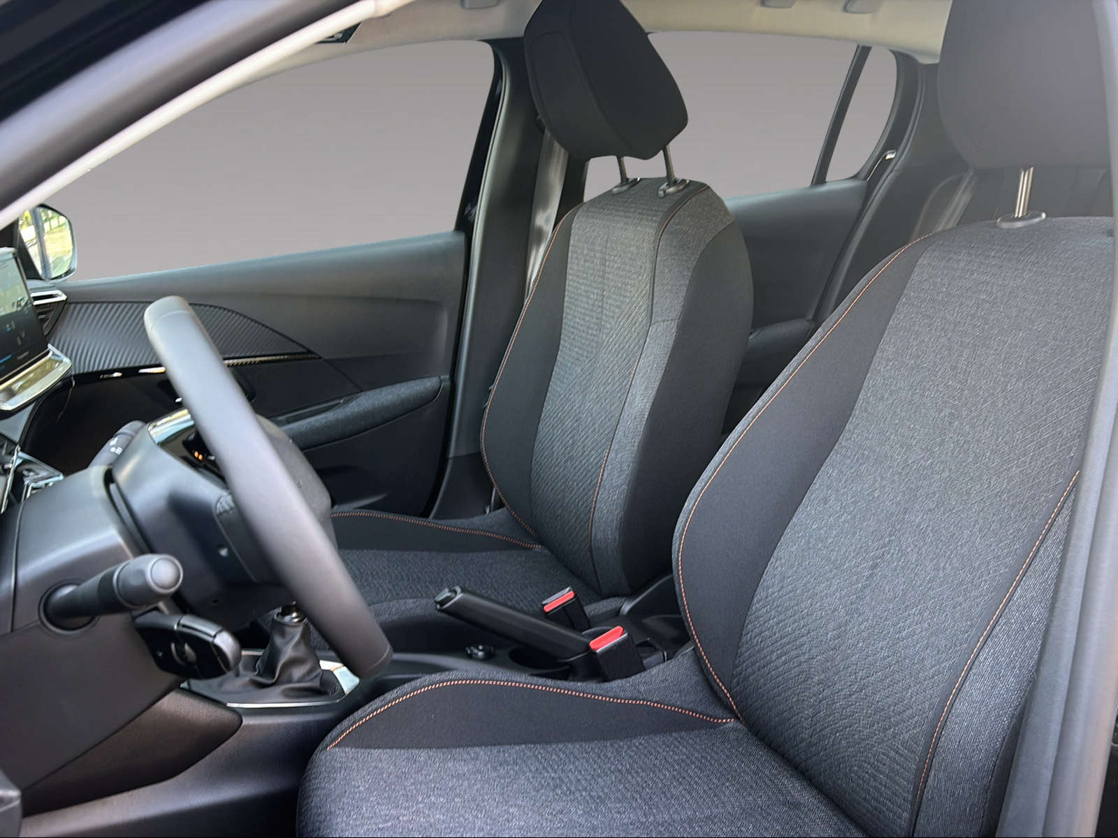 PEUGEOT 208 1.2 Hybrid Style-image-6