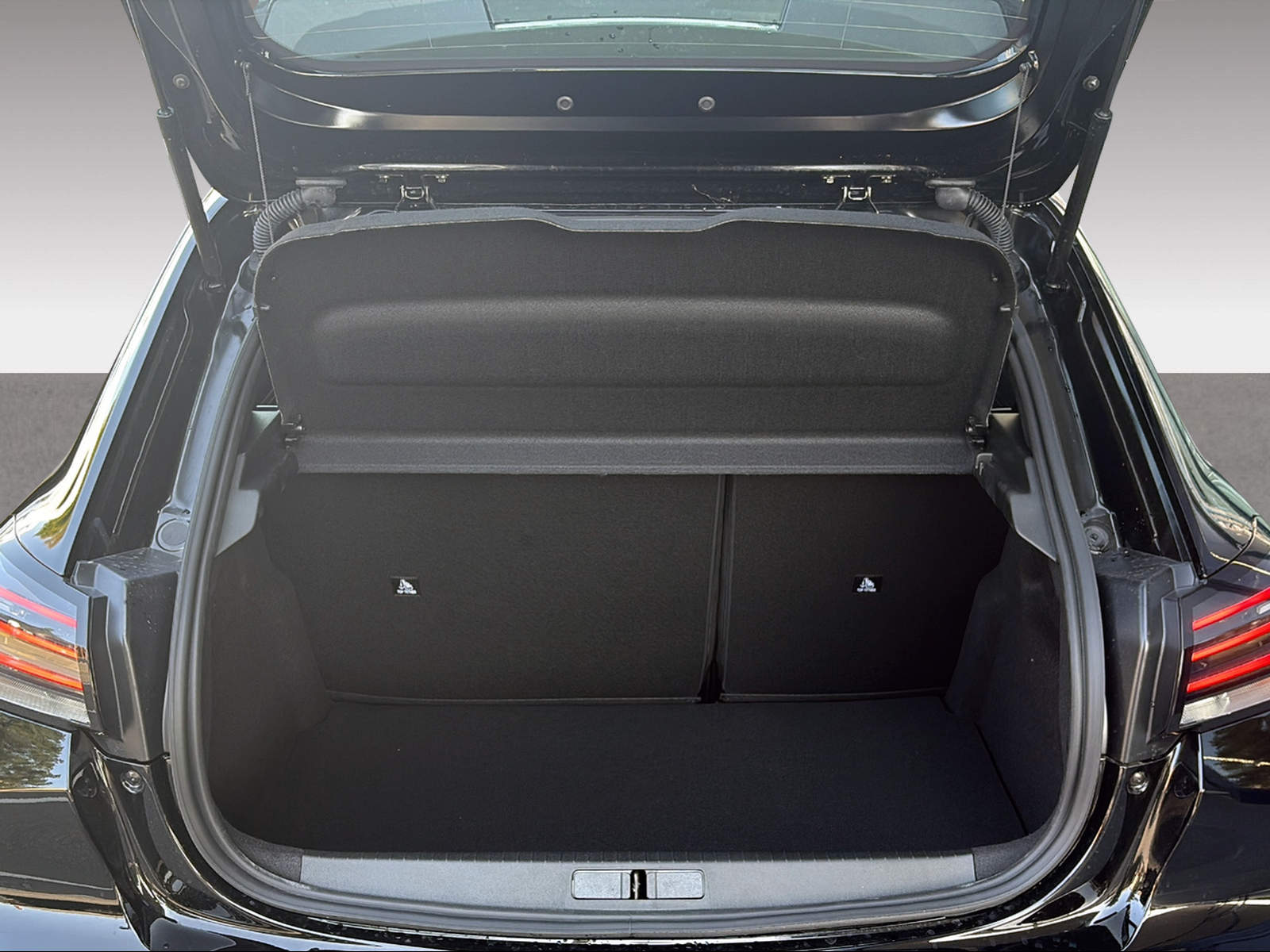 PEUGEOT 208 1.2 Hybrid Style-image-12