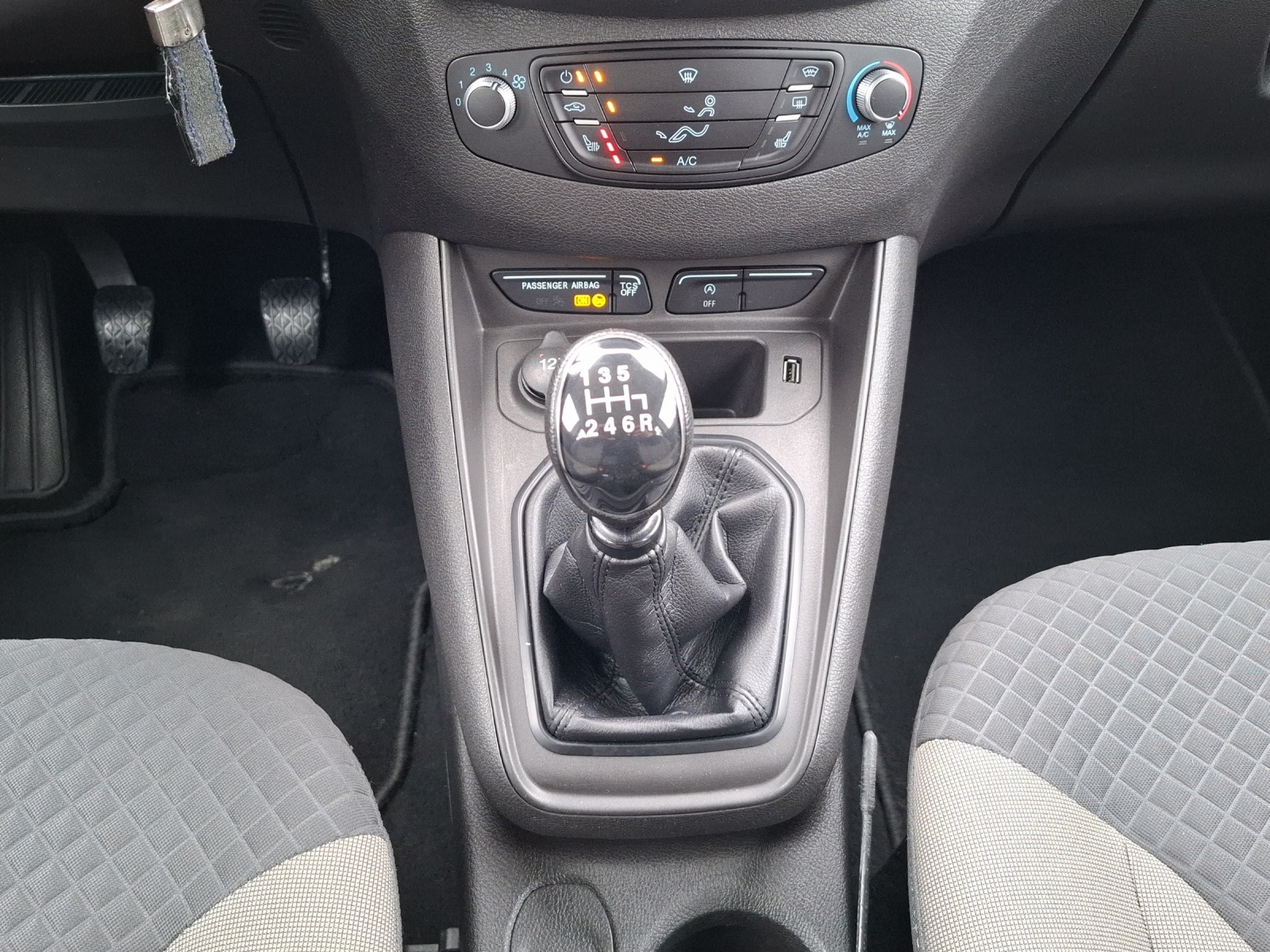 FORD Tourneo Courier 1.0 SCTi Trend // 8-fach bereift-image-12