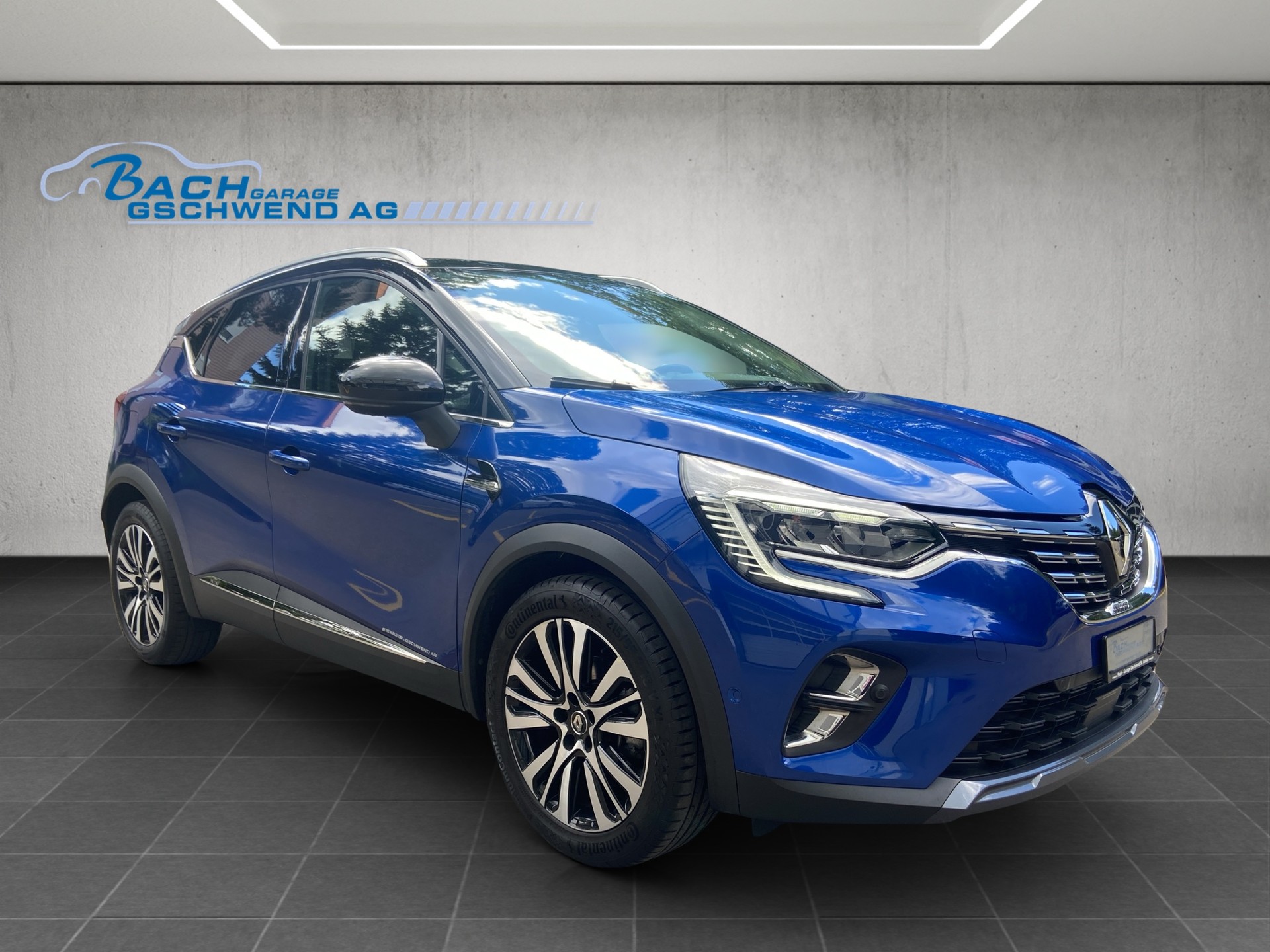 RENAULT Captur 1.6 E-Tech Initiale Paris DHT-showroom-element-1
