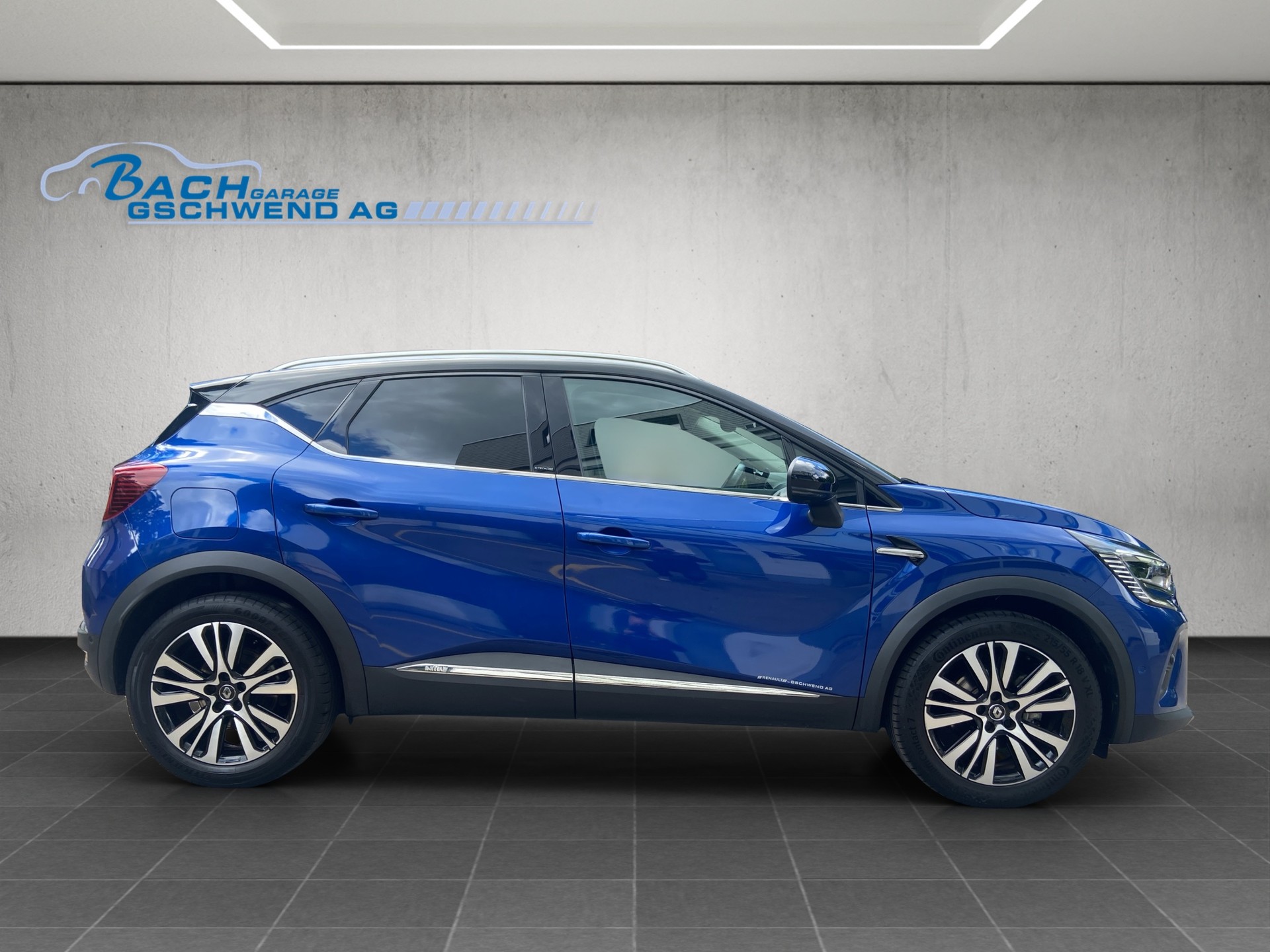 RENAULT Captur 1.6 E-Tech Initiale Paris DHT-showroom-element-2