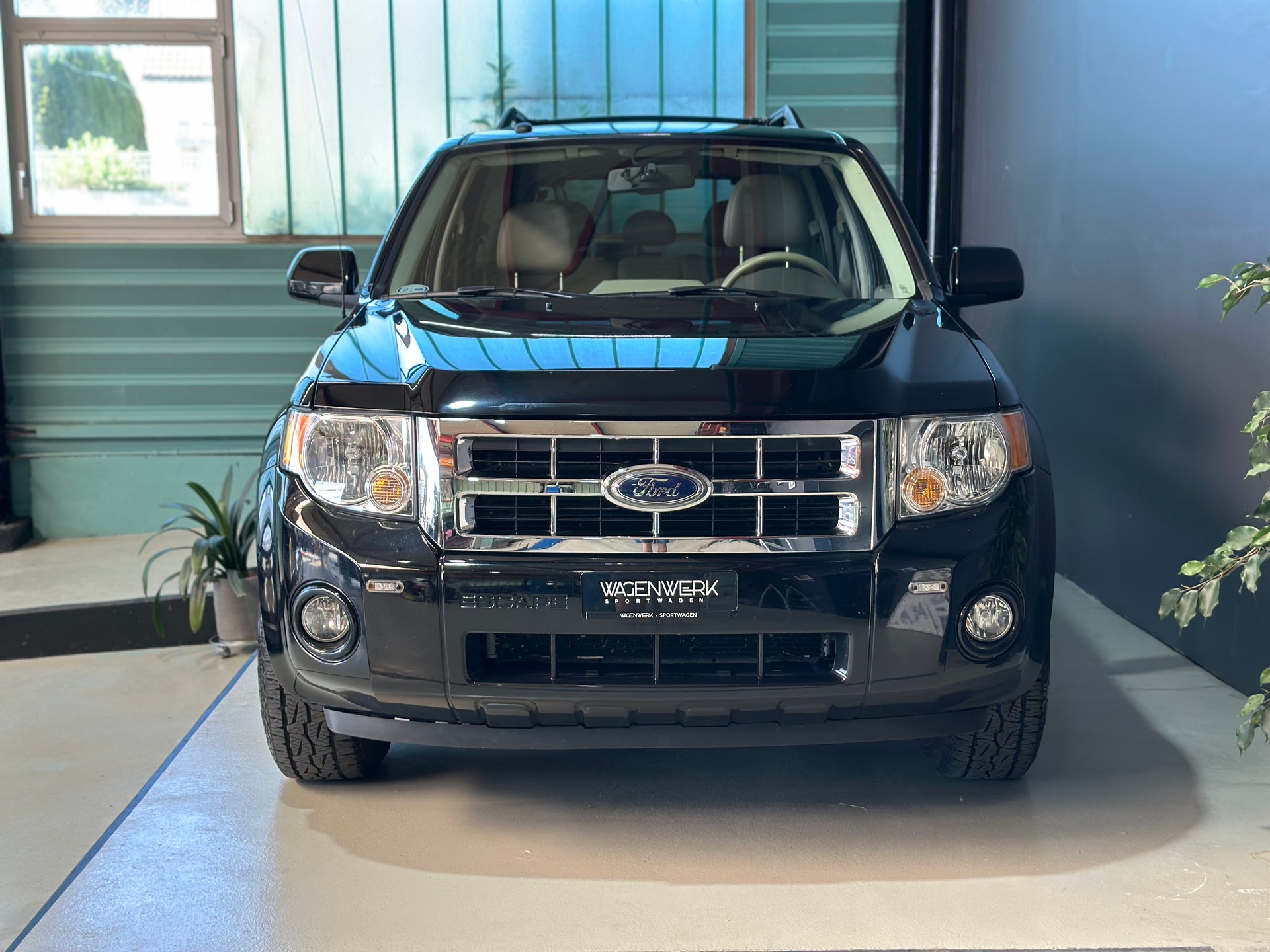 FORD ESCAPE Hybrid-showroom-element-3