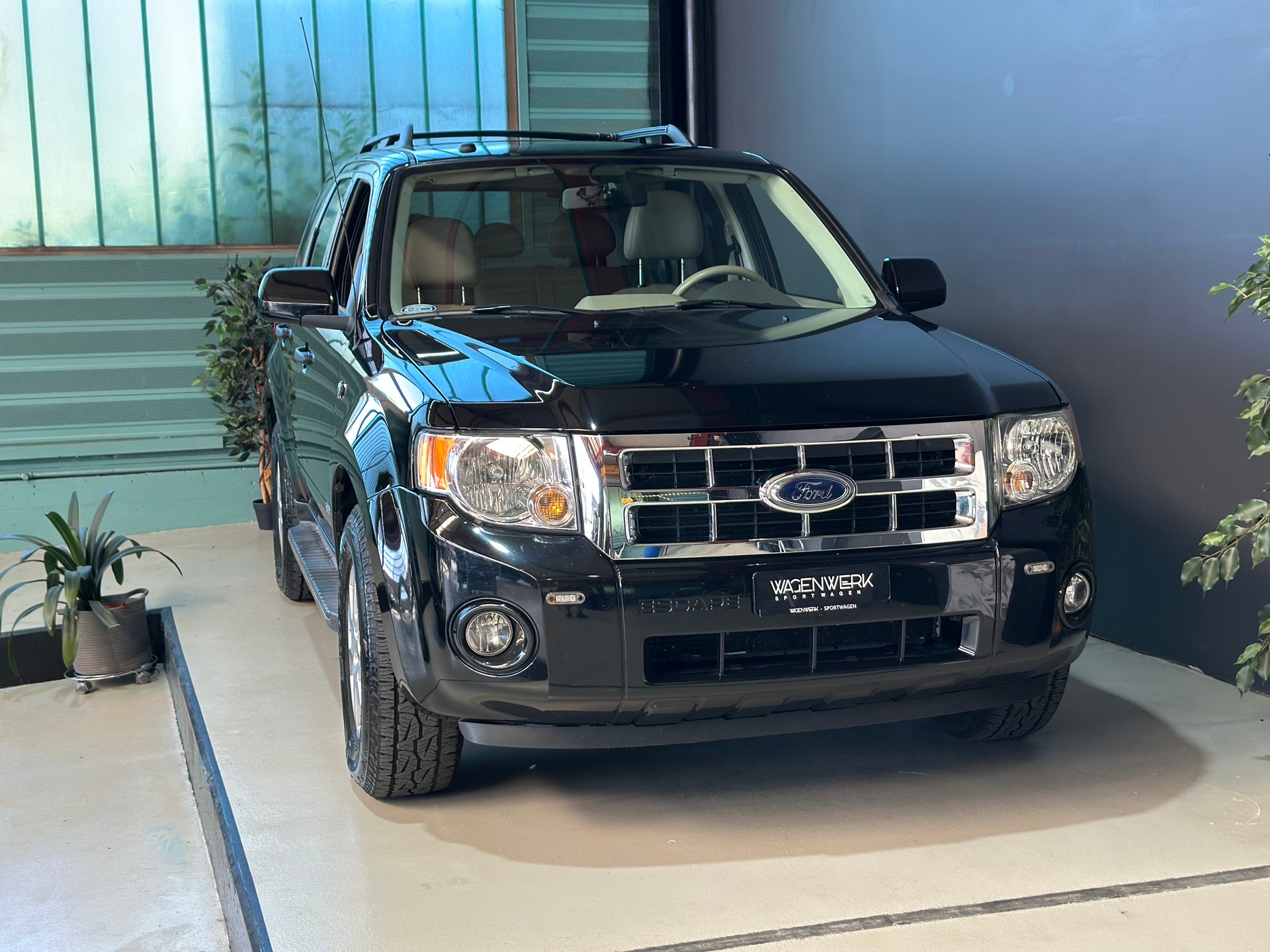 FORD ESCAPE Hybrid-showroom-element-2