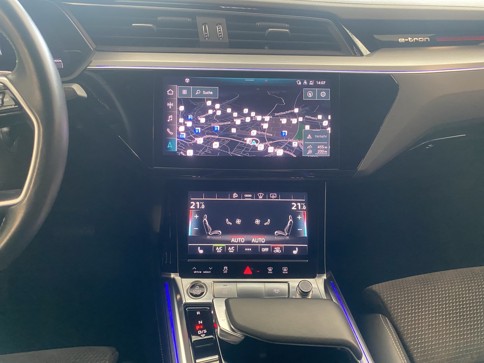 AUDI e-tron 55 Sportback S Line quattro-image-10