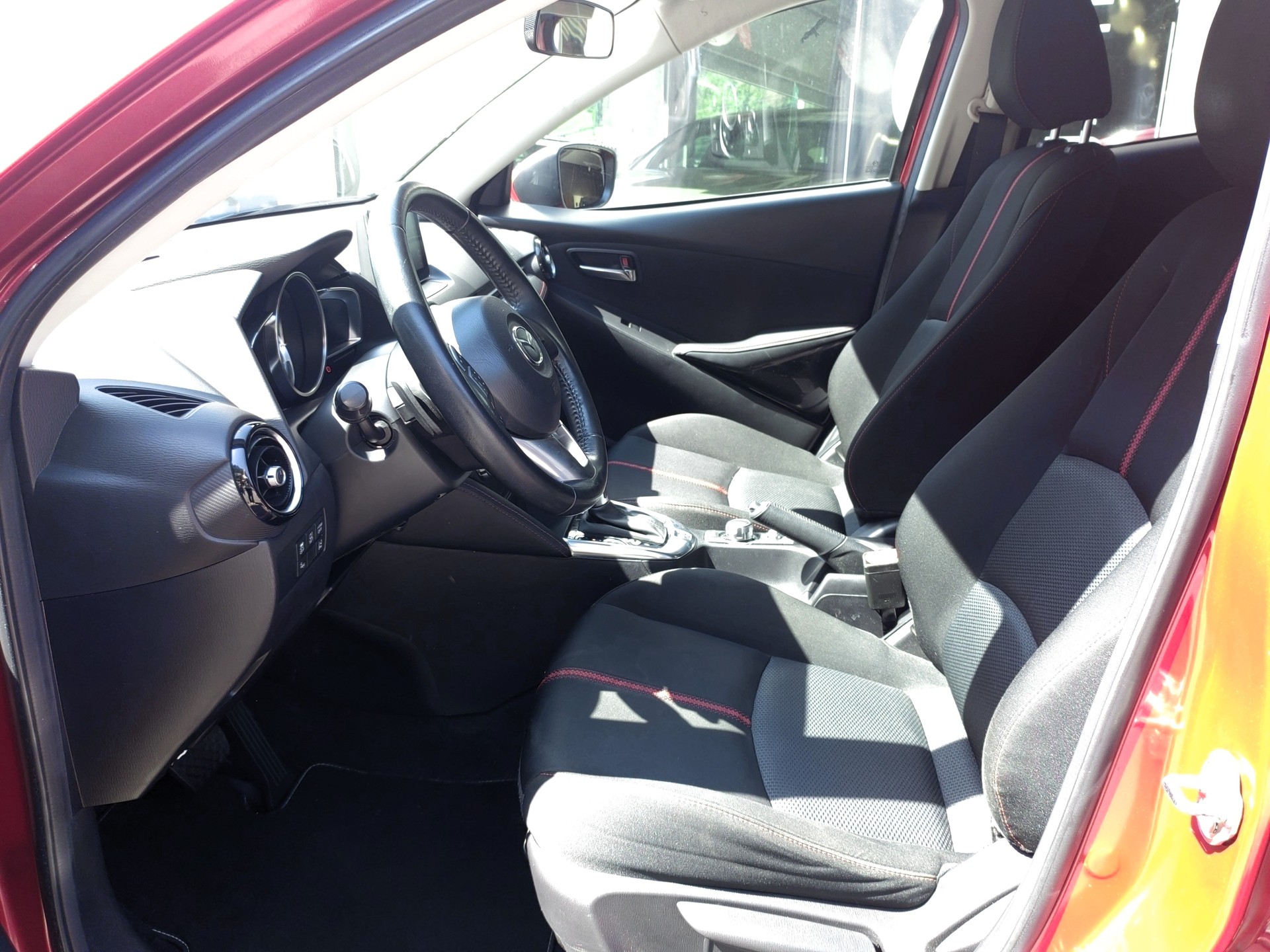 MAZDA 2 1.5 90 Revolution-image-1