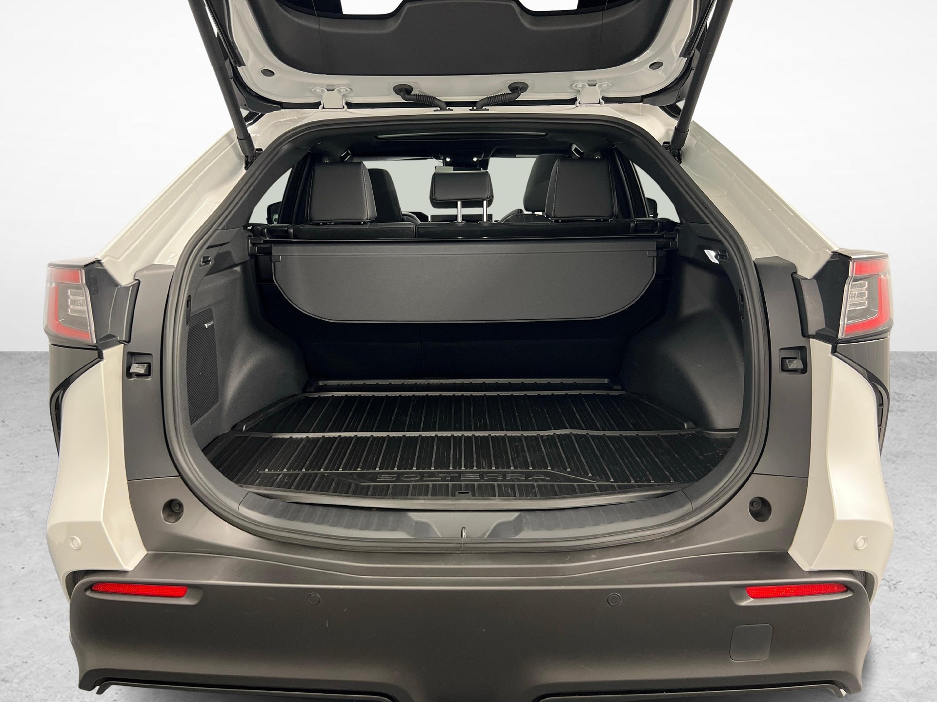 SUBARU Solterra eV Luxury AWD-image-11