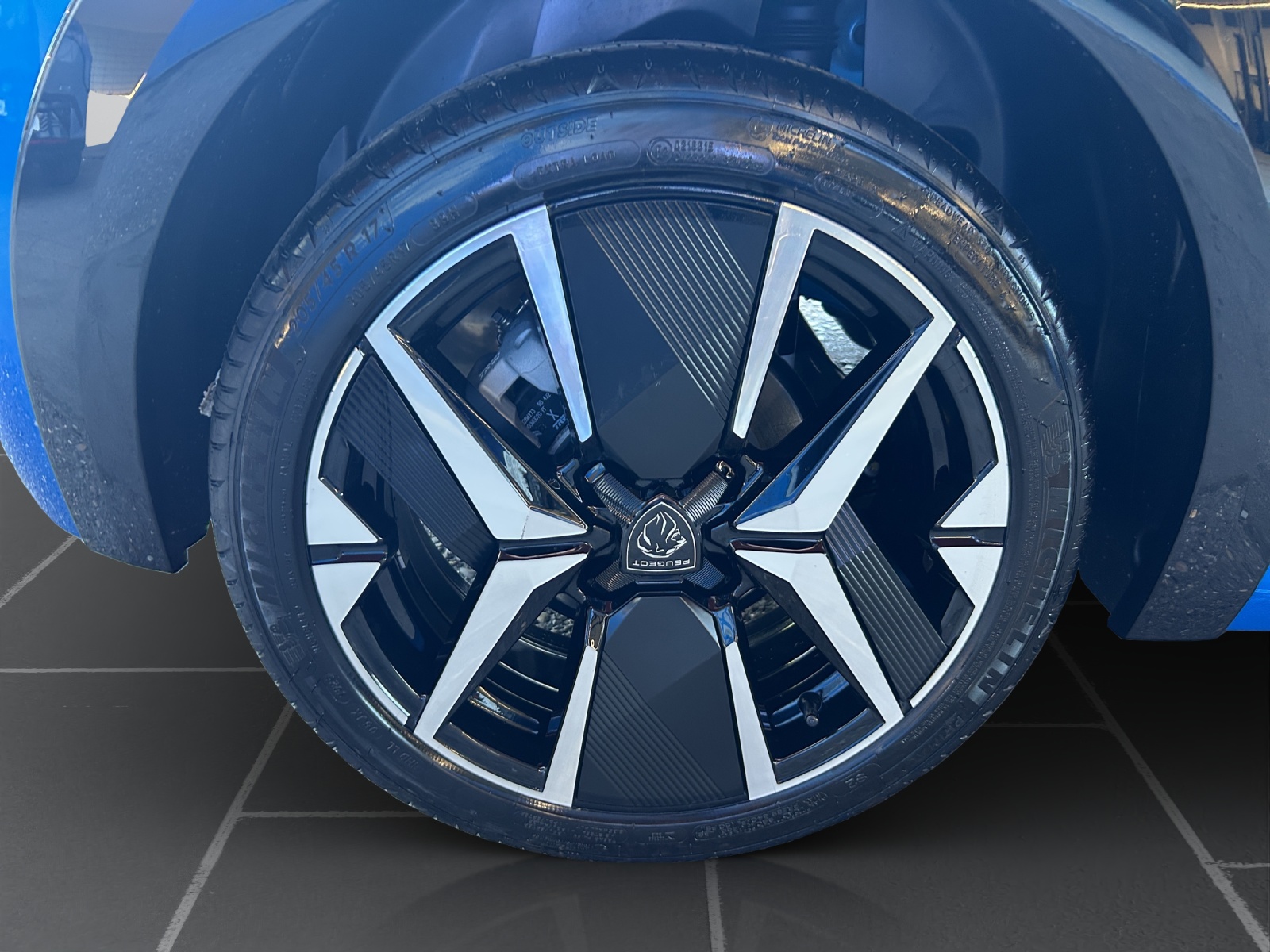 PEUGEOT 208 NEW 1.2 Hybrid 145 GT-image-9