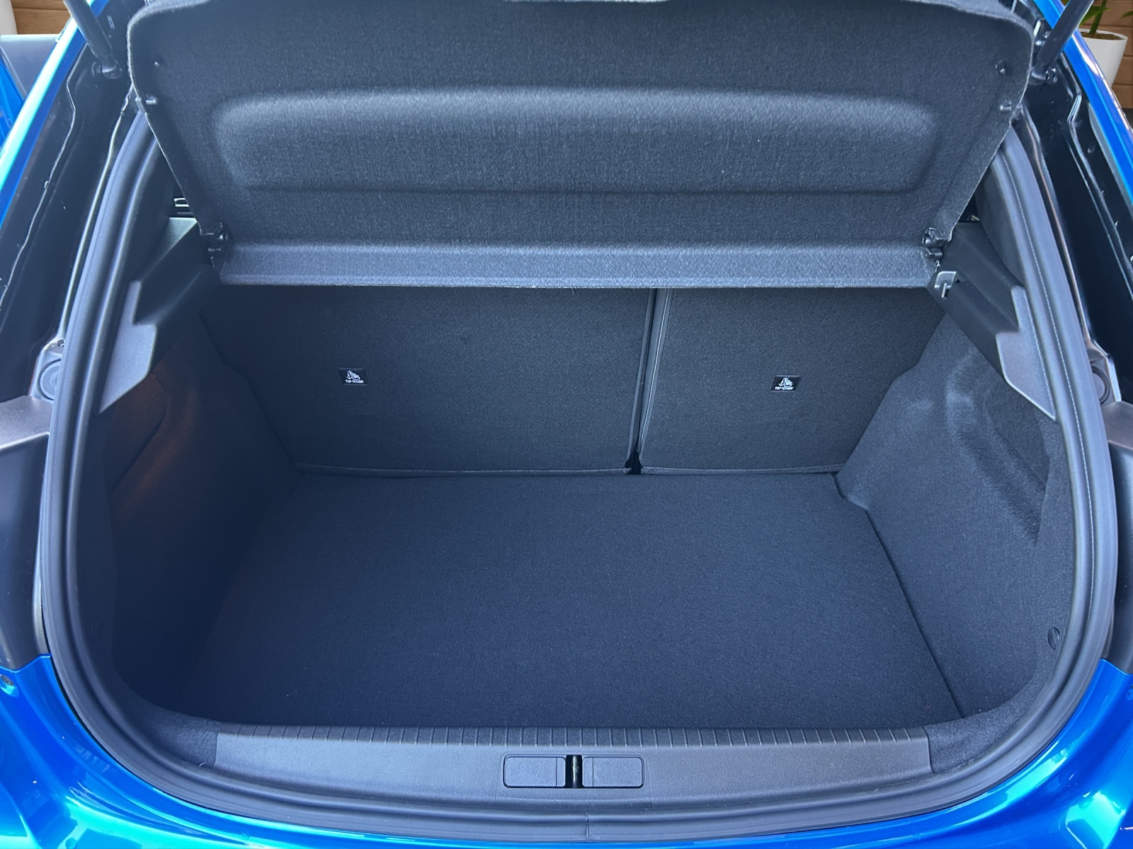 PEUGEOT 208 NEW 1.2 Hybrid 145 GT-image-8