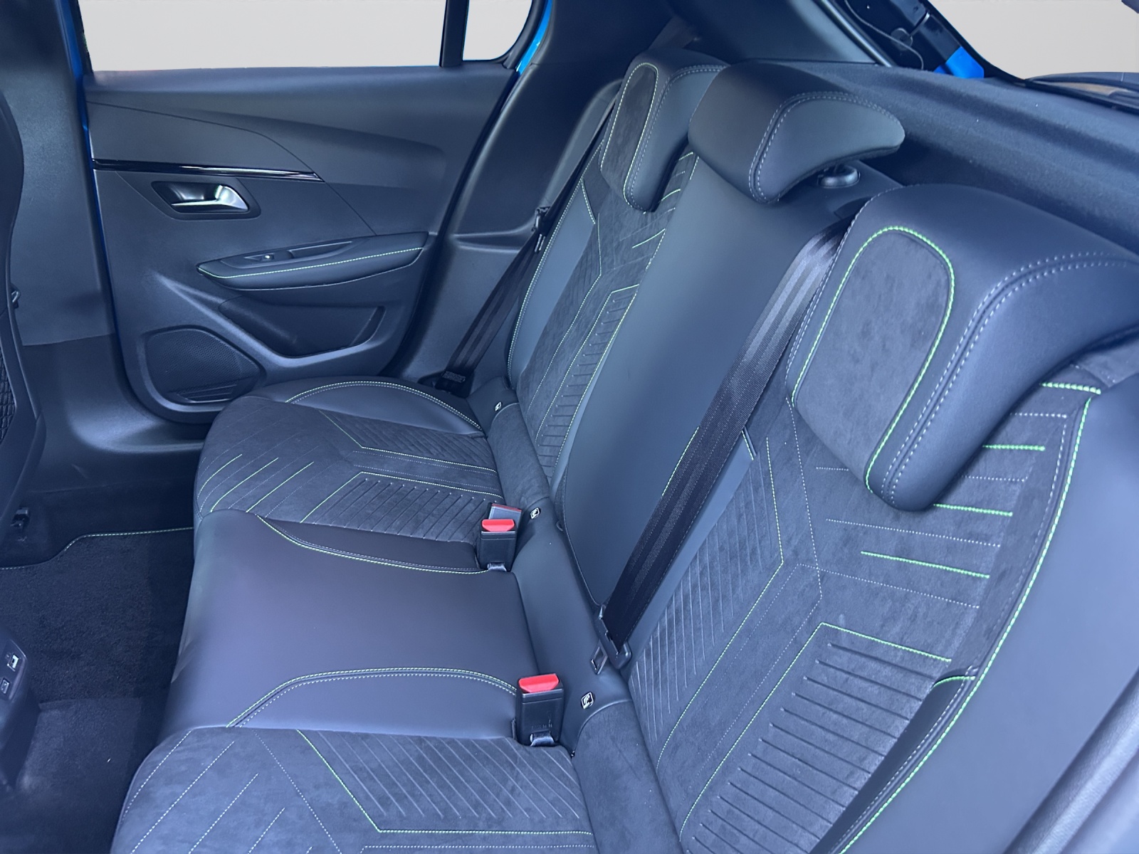 PEUGEOT 208 NEW 1.2 Hybrid 145 GT-image-7
