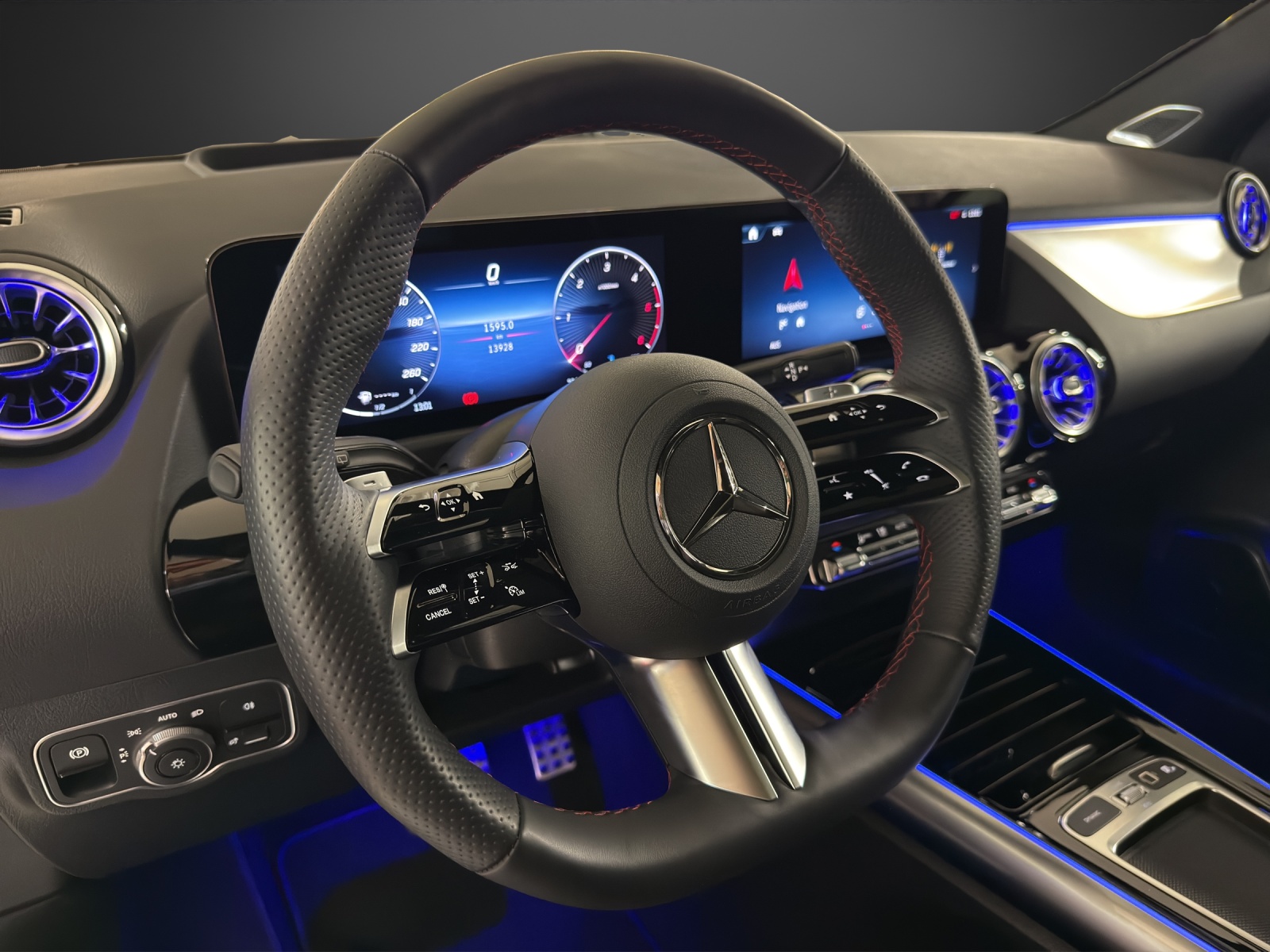 MERCEDES-BENZ GLA 220d 4Matic 8G-DCTSwiss Star-image-13