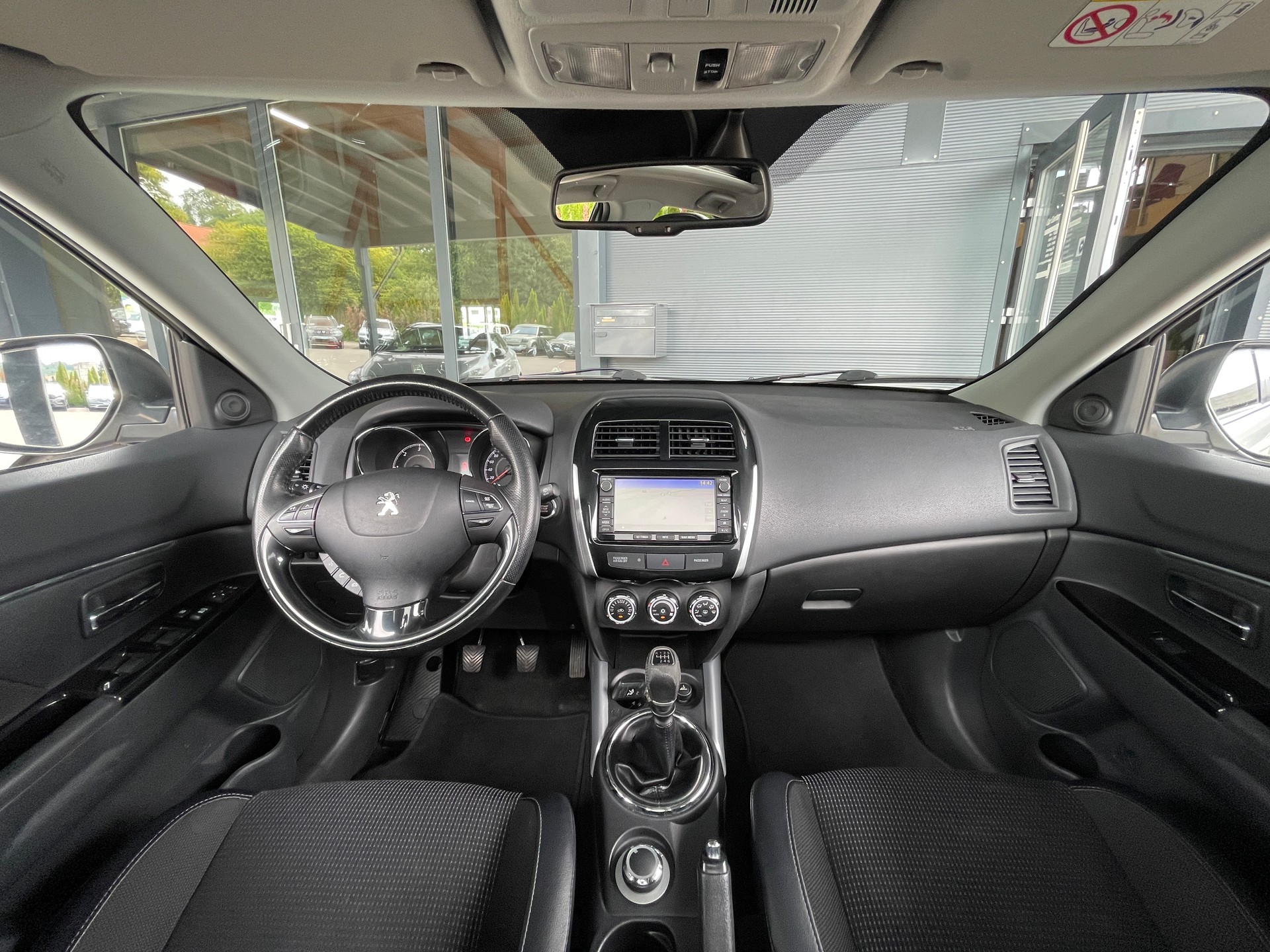 PEUGEOT 4008 1.6 HDi Allure 4WD-image-7