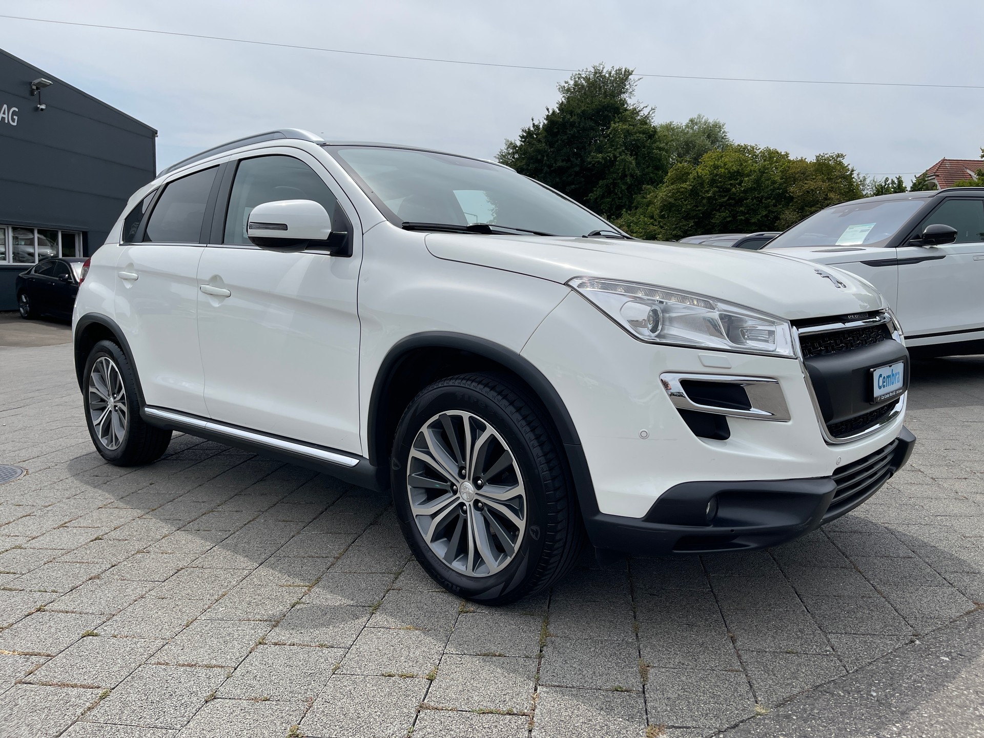 PEUGEOT 4008 1.6 HDi Allure 4WD-image-4