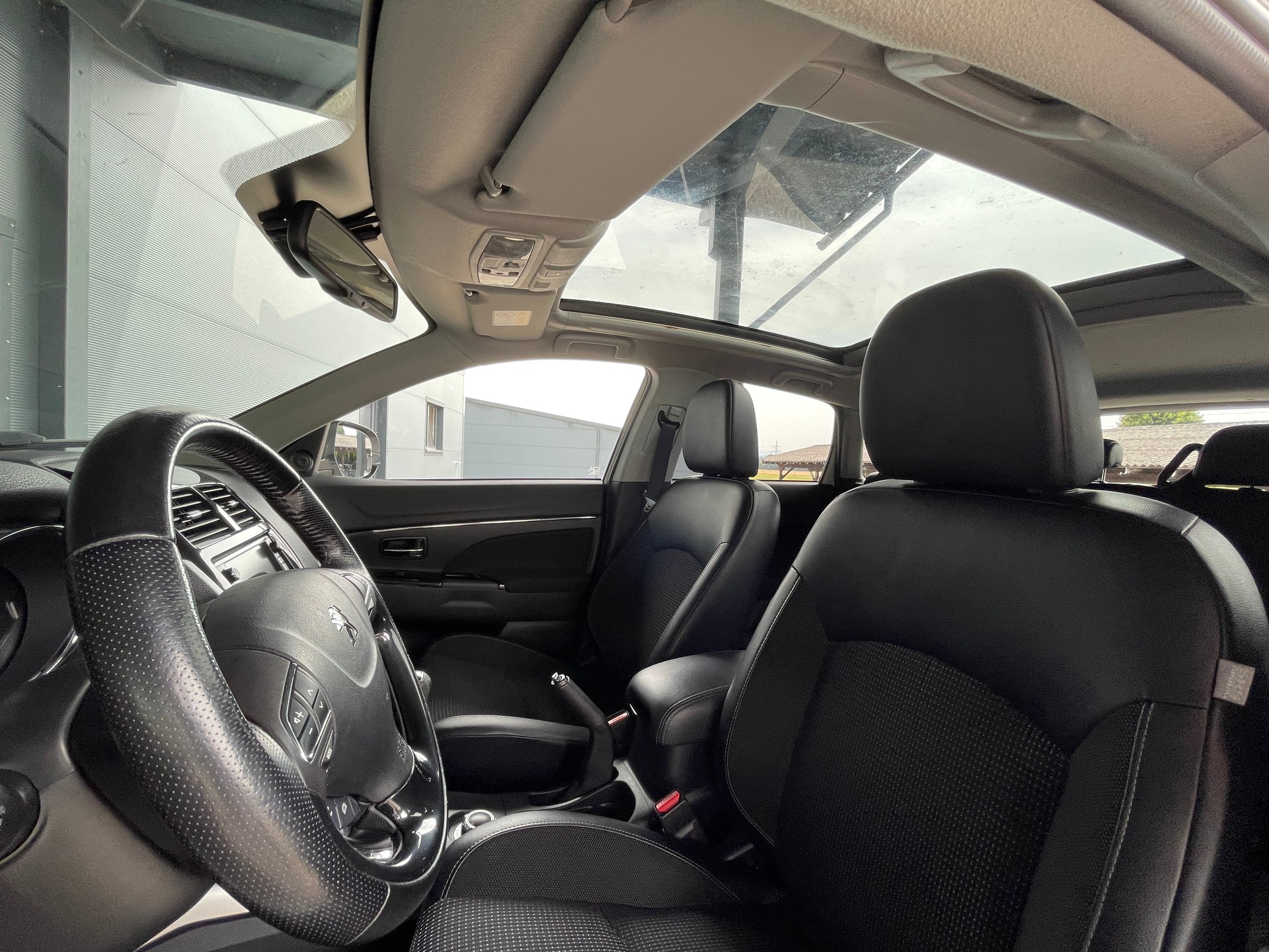 PEUGEOT 4008 1.6 HDi Allure 4WD-image-12