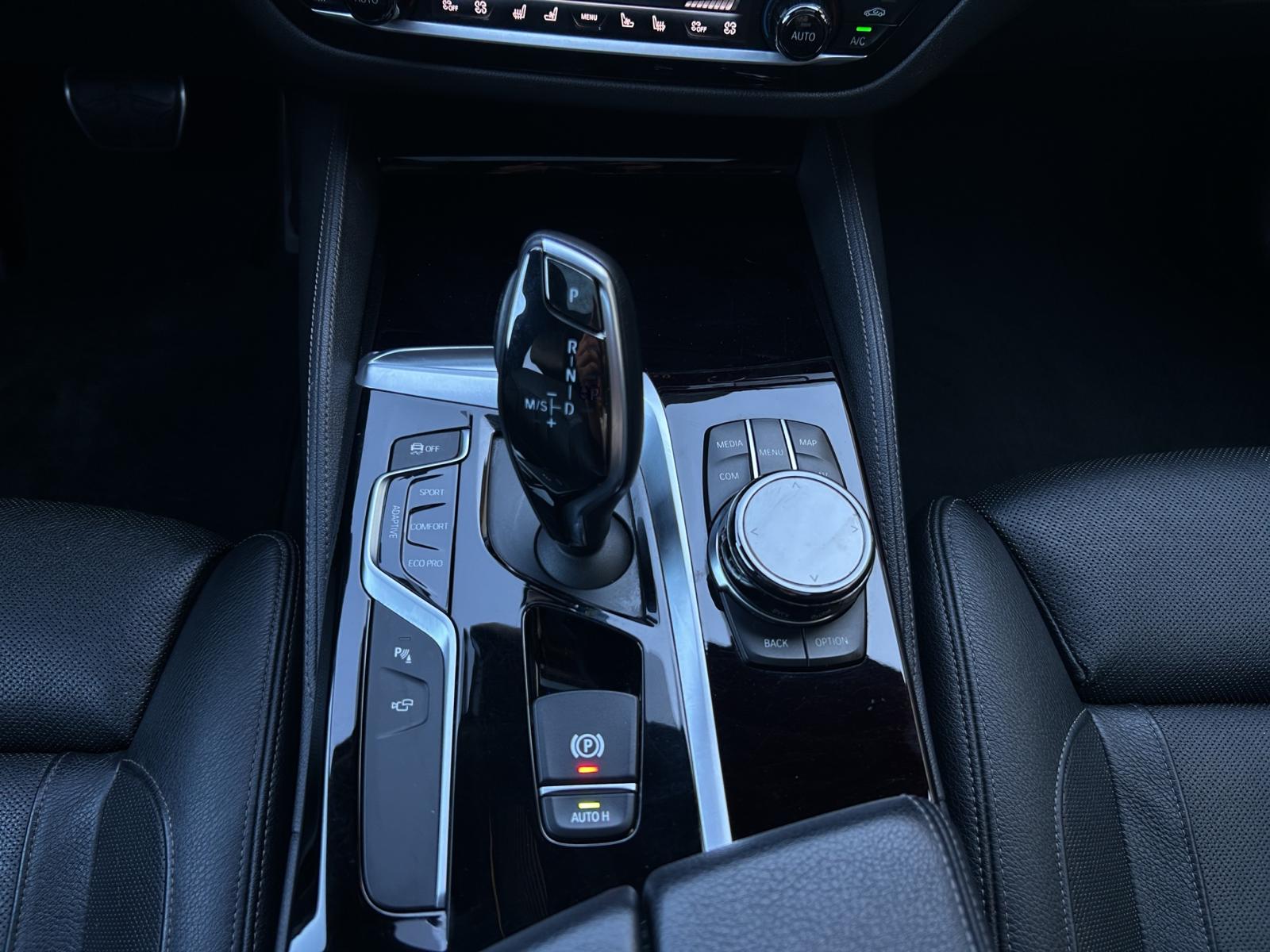 BMW M550i xDrive Steptronic-image-17