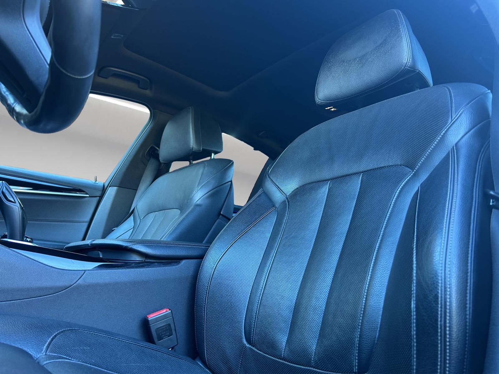 BMW M550i xDrive Steptronic-image-14