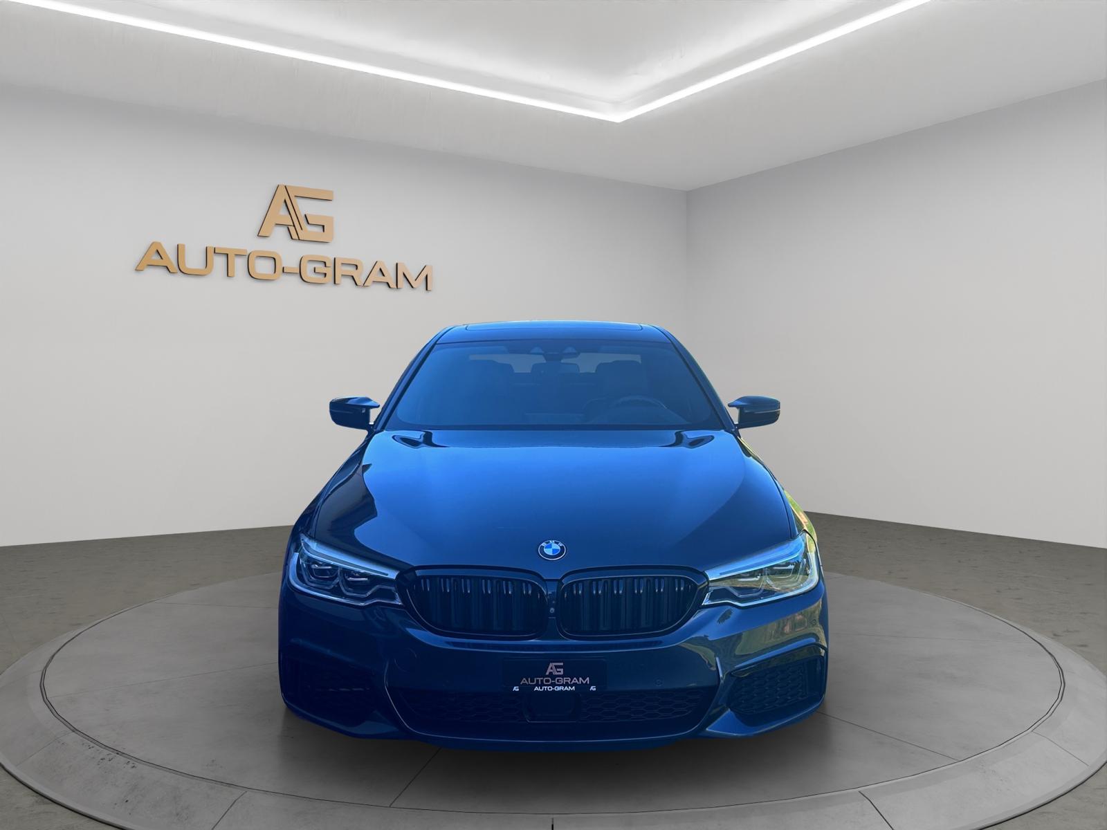 BMW M550i xDrive Steptronic-showroom-element-1