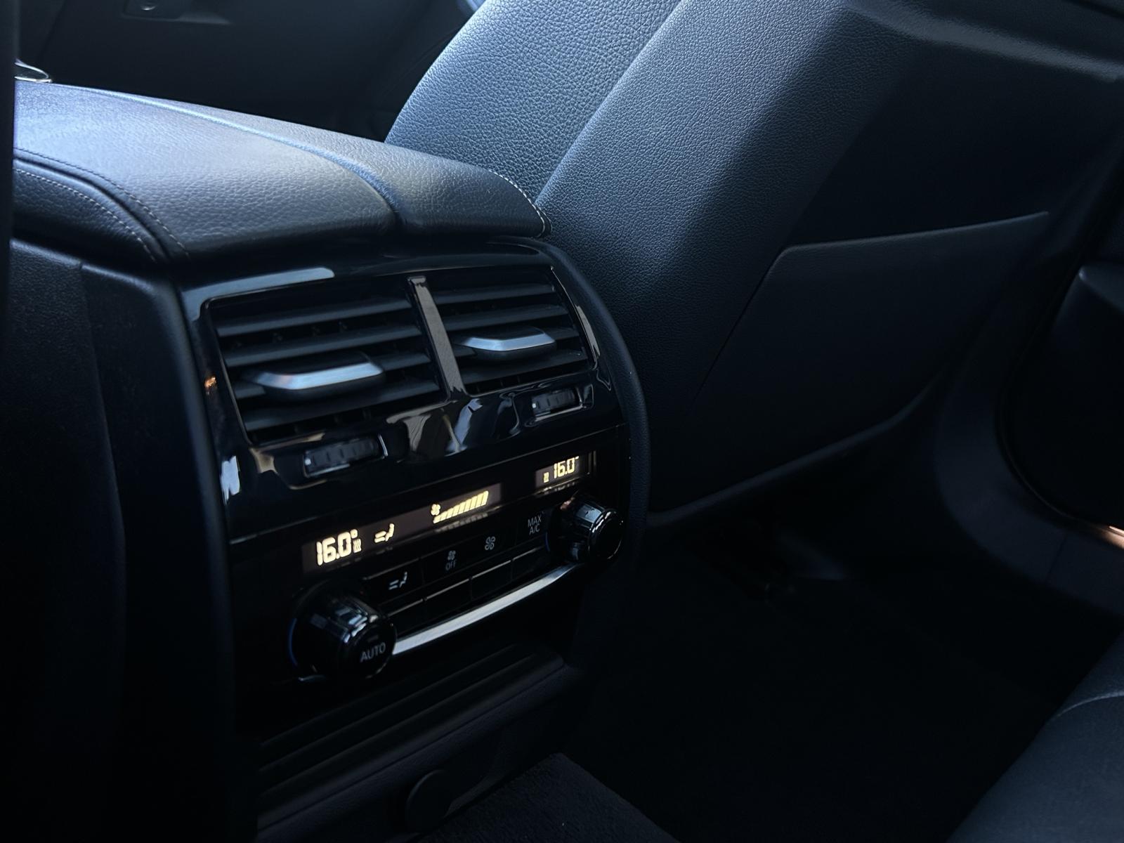 BMW M550i xDrive Steptronic-image-23