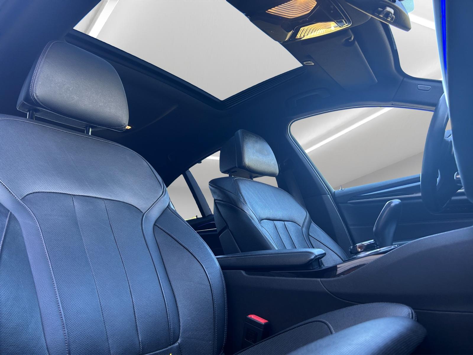 BMW M550i xDrive Steptronic-image-12