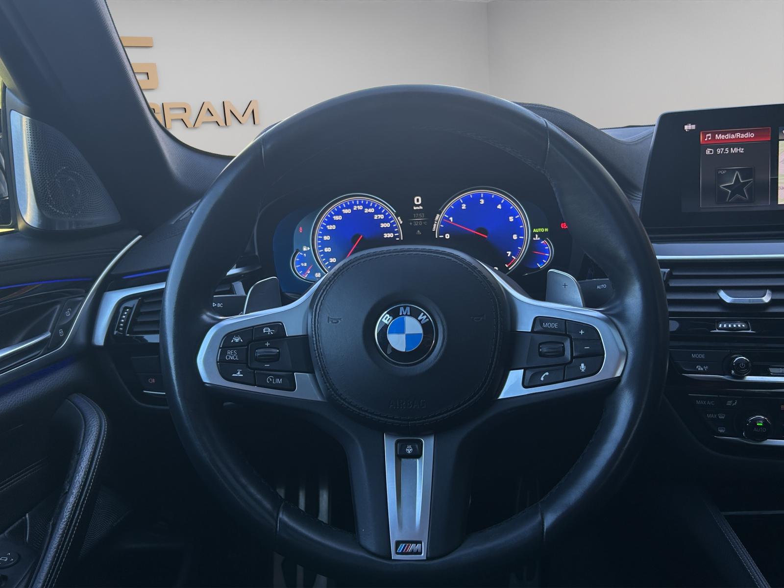 BMW M550i xDrive Steptronic-image-21