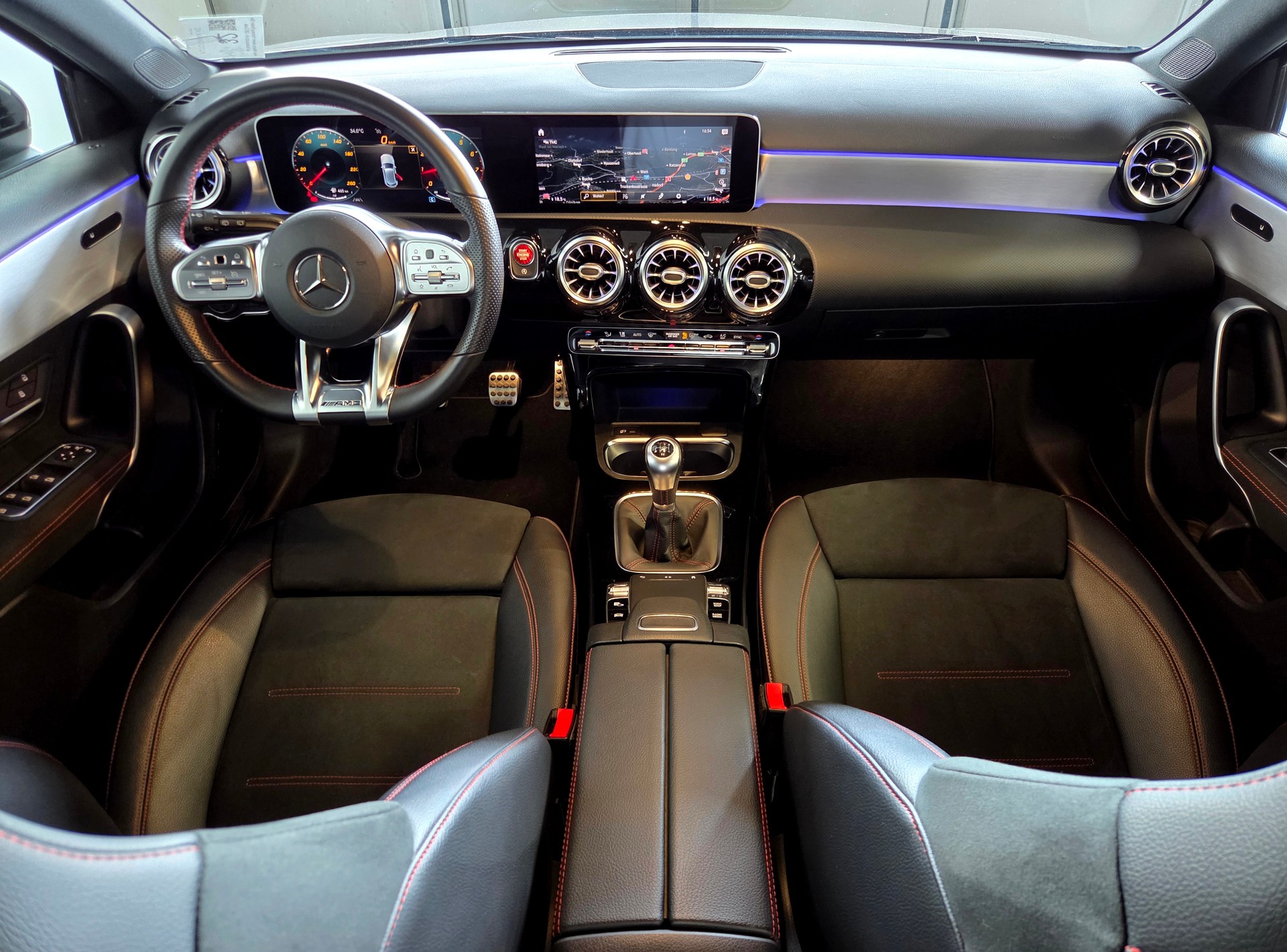 MERCEDES-BENZ A 200 AMG Line-image-6