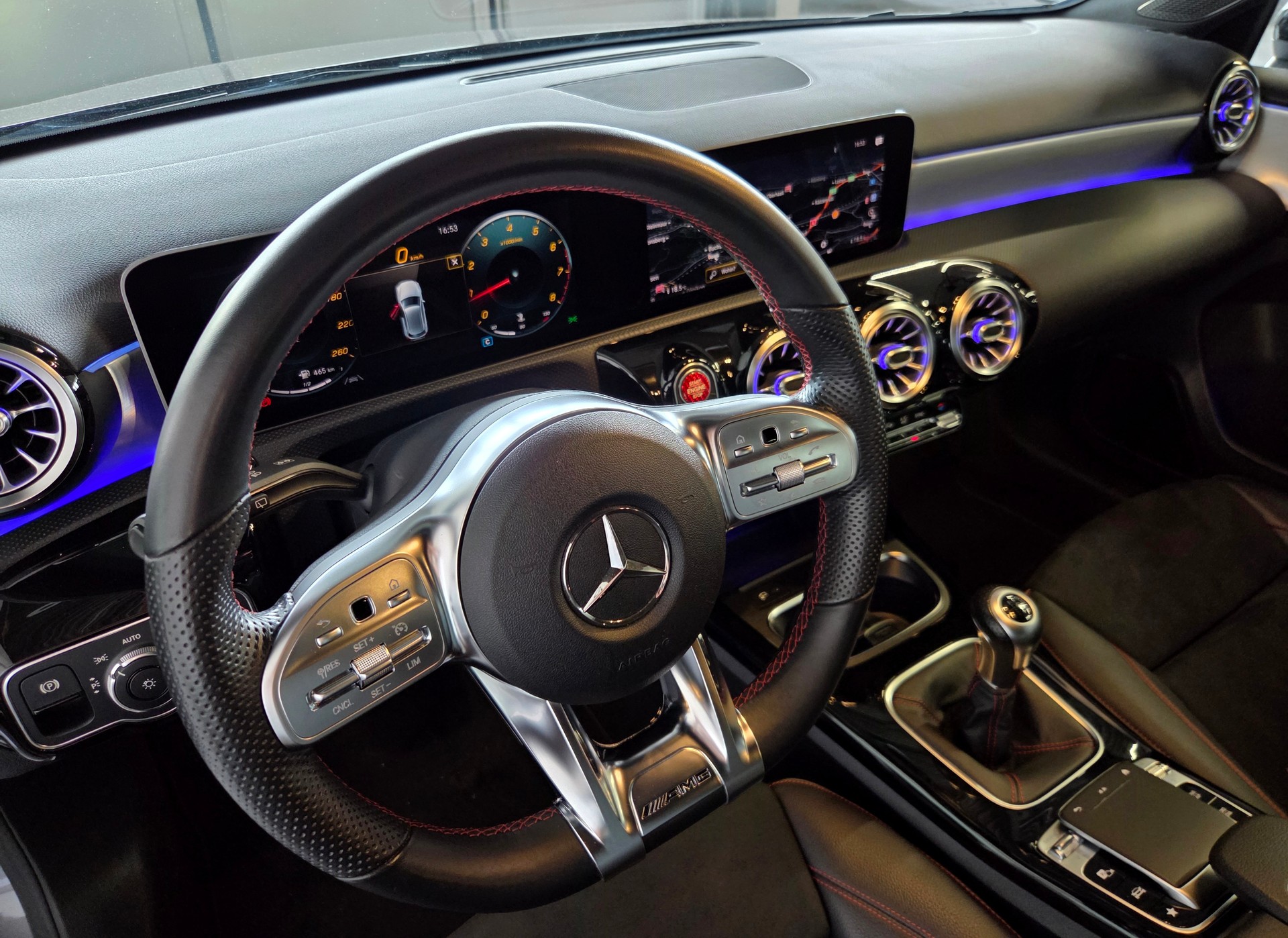 MERCEDES-BENZ A 200 AMG Line-image-9