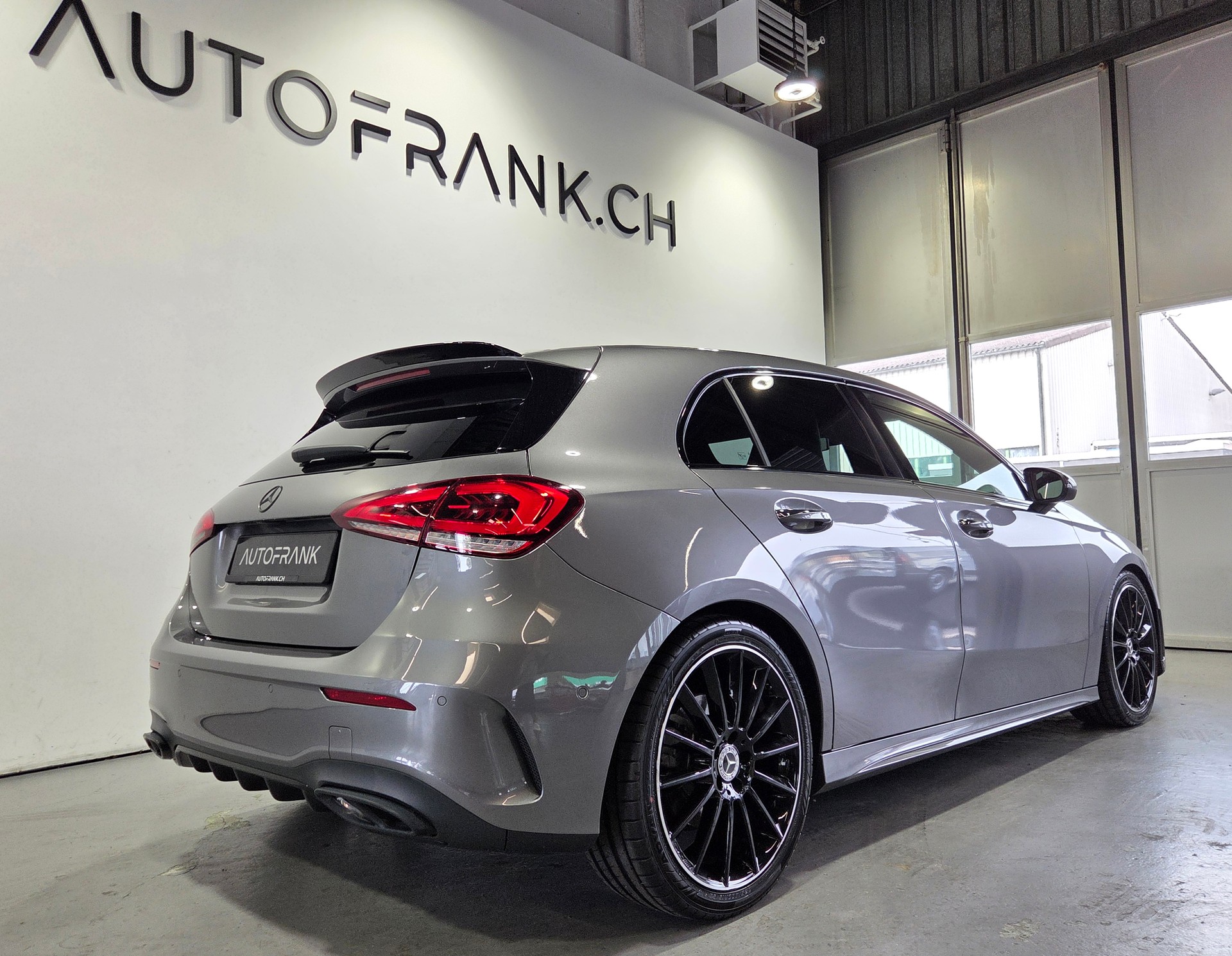 MERCEDES-BENZ A 200 AMG Line-showroom-element-2