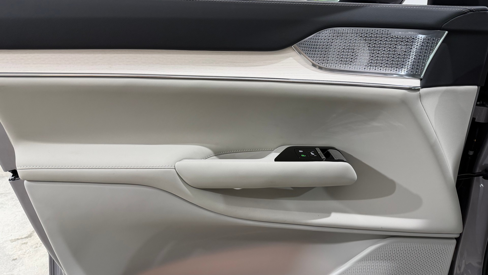 VOLVO EX 90 Twin Ultra AWD-image-9