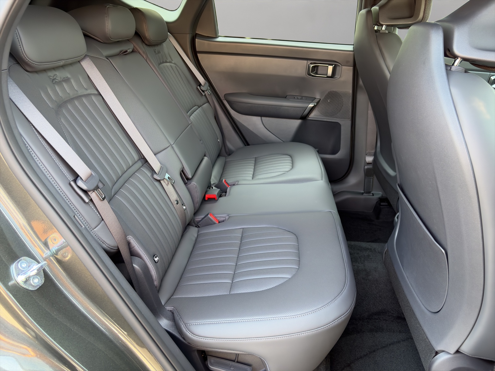 KIA Seltos 1.6T-GDi X-Line 7DCT 4x4** der neue SUV Allrad mit kraftvollem Design** / 0.99% Leasing-Aktion-image-11