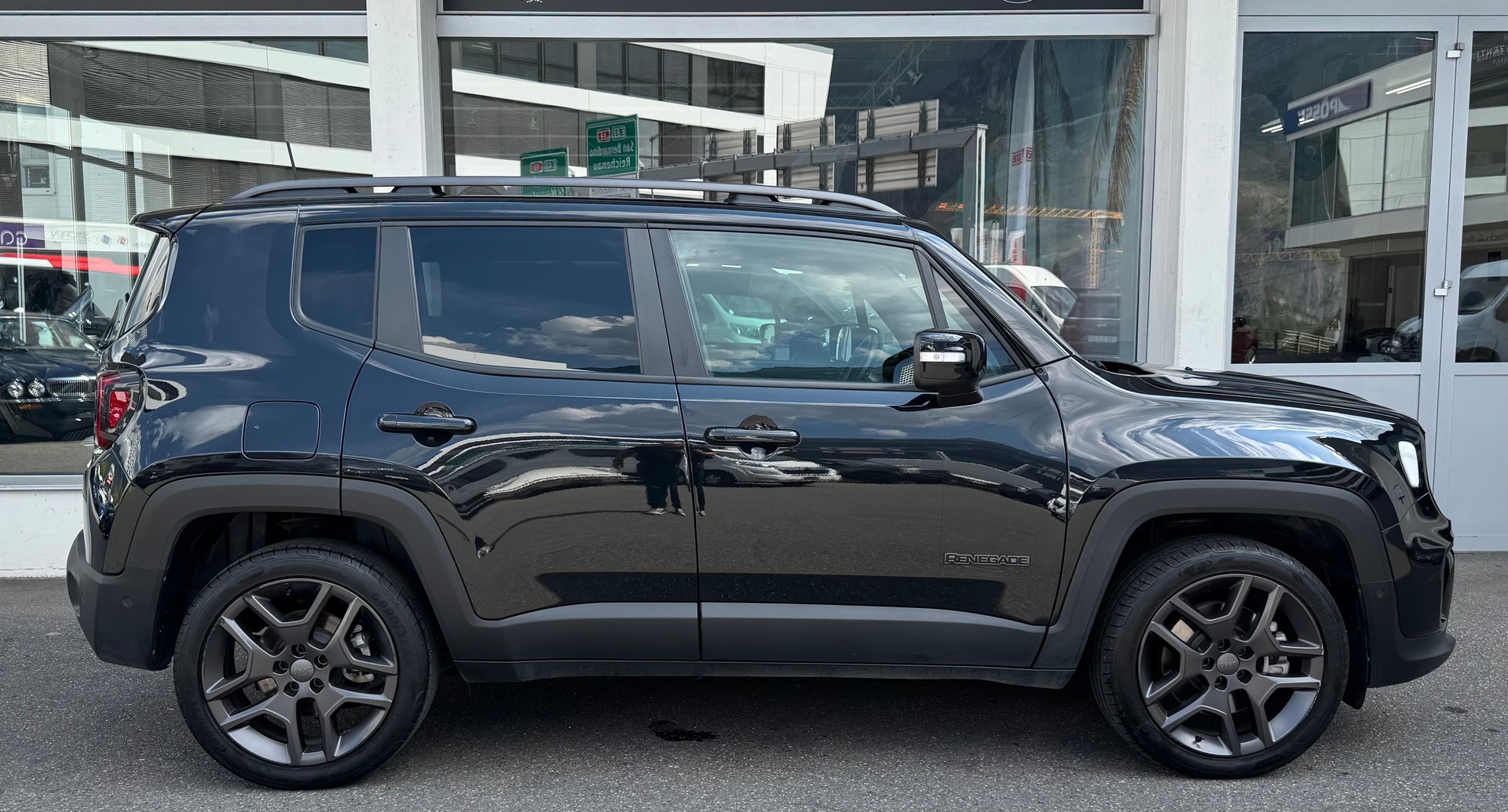 JEEP Renegade 1.3 T PHEV S AWD-showroom-element-1