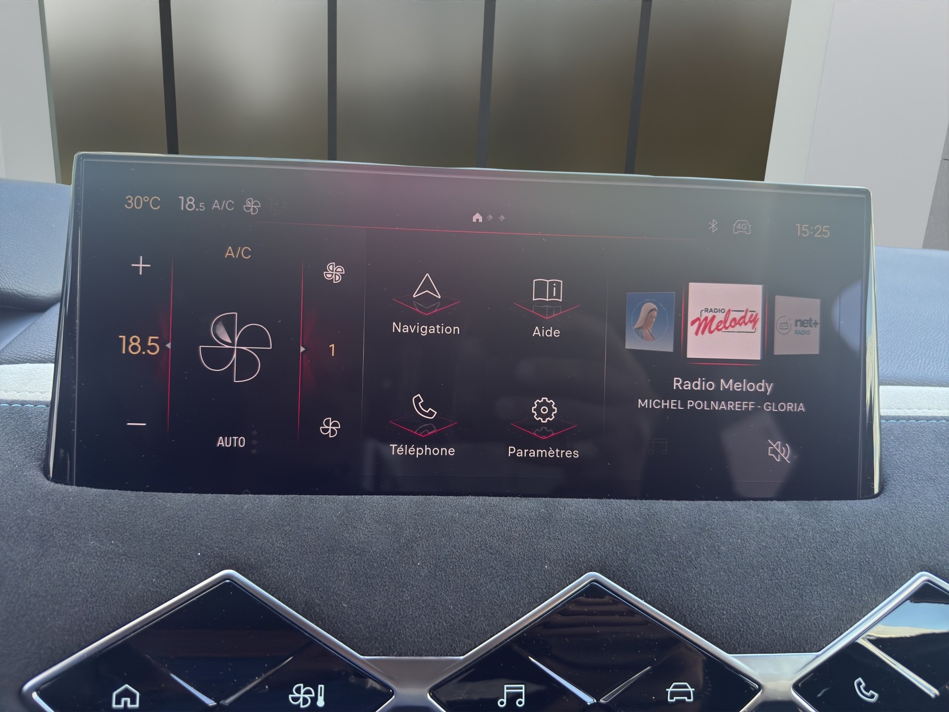DS AUTOMOBILES 3 Crossback 1.2 Hybrid Maison Sarah Lavoine-image-14