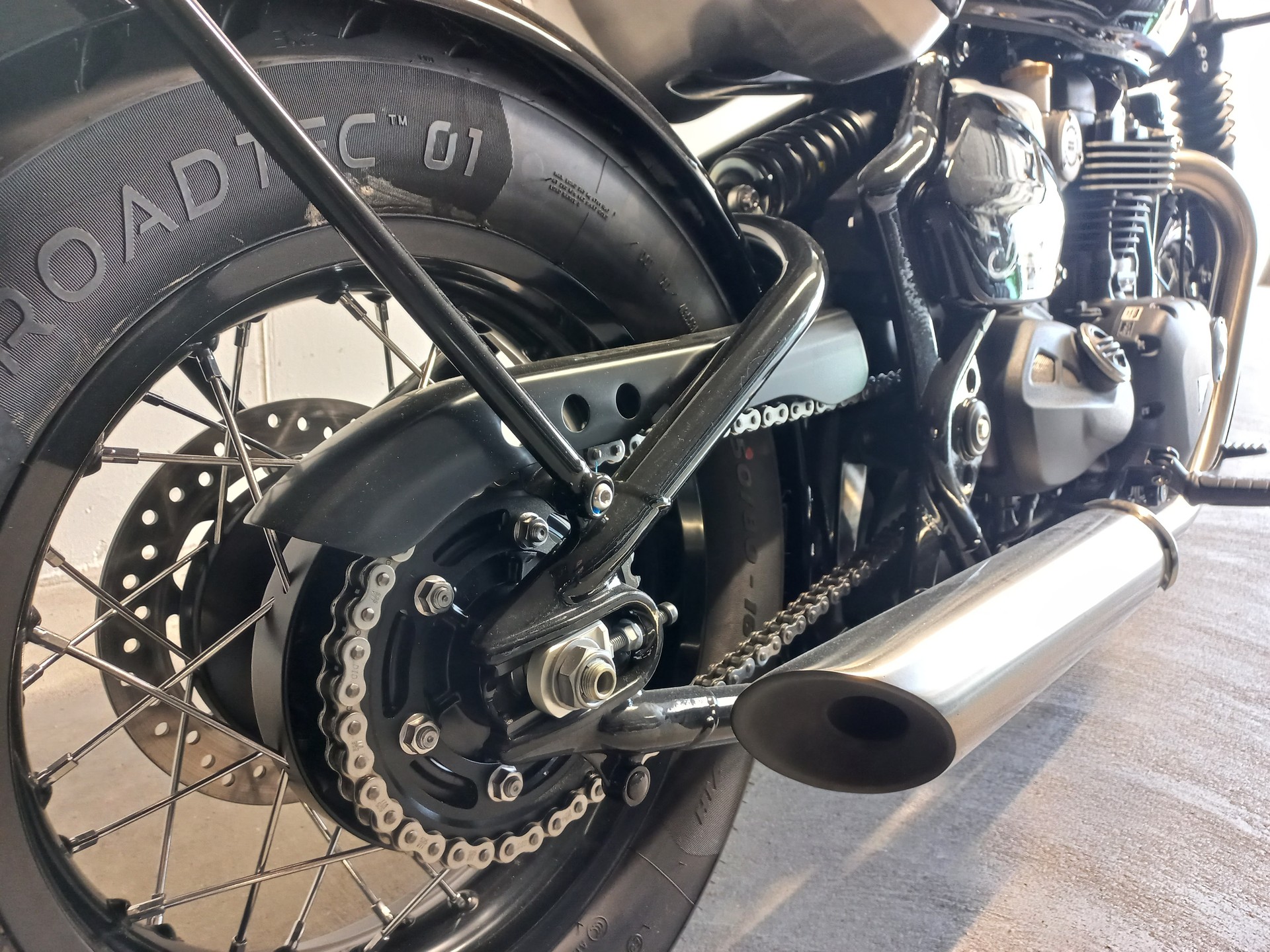 TRIUMPH Bonneville Bobber-image-6