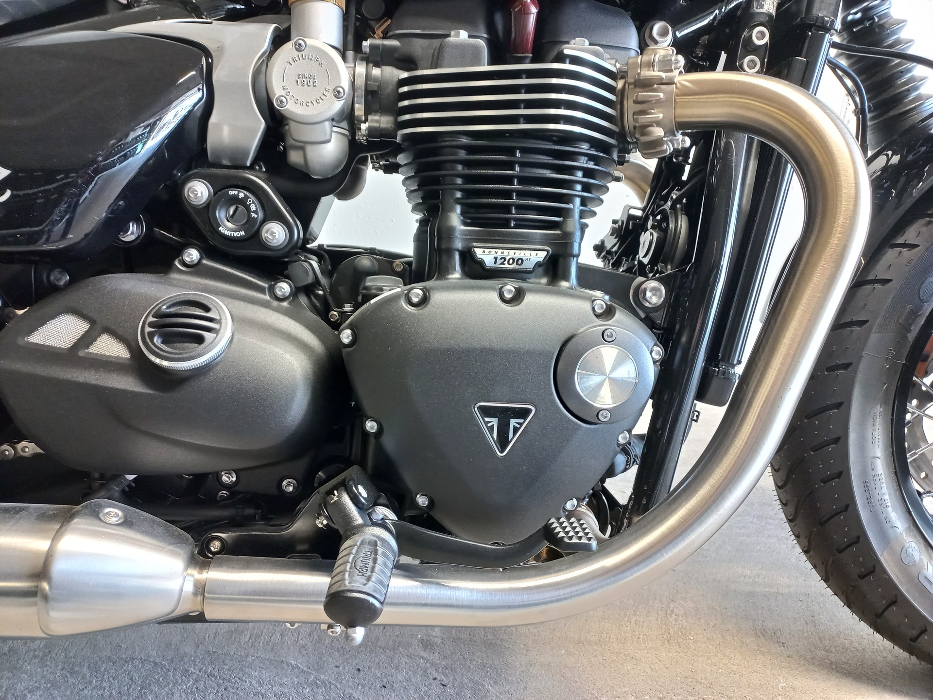 TRIUMPH Bonneville Bobber-image-5