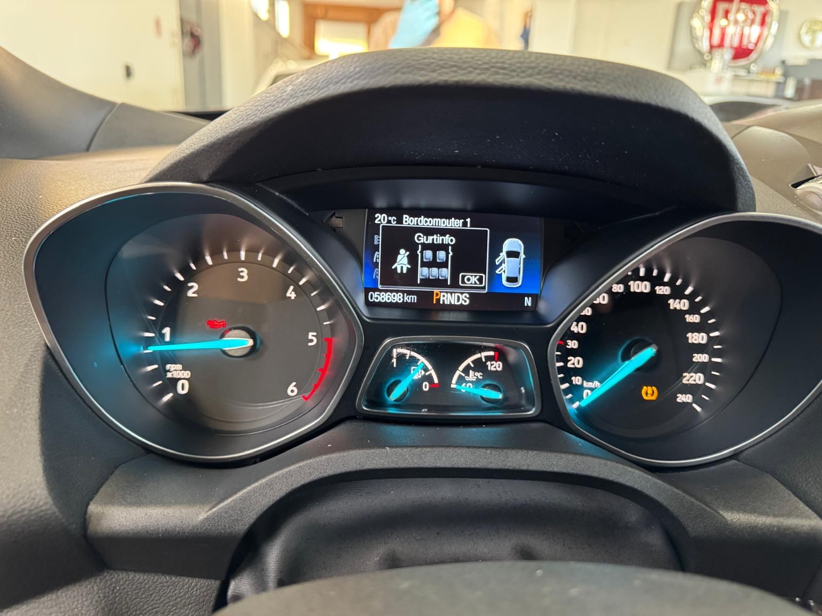 FORD Kuga 2.0 TDCi ST Line High 4WD PowerShift-image-13
