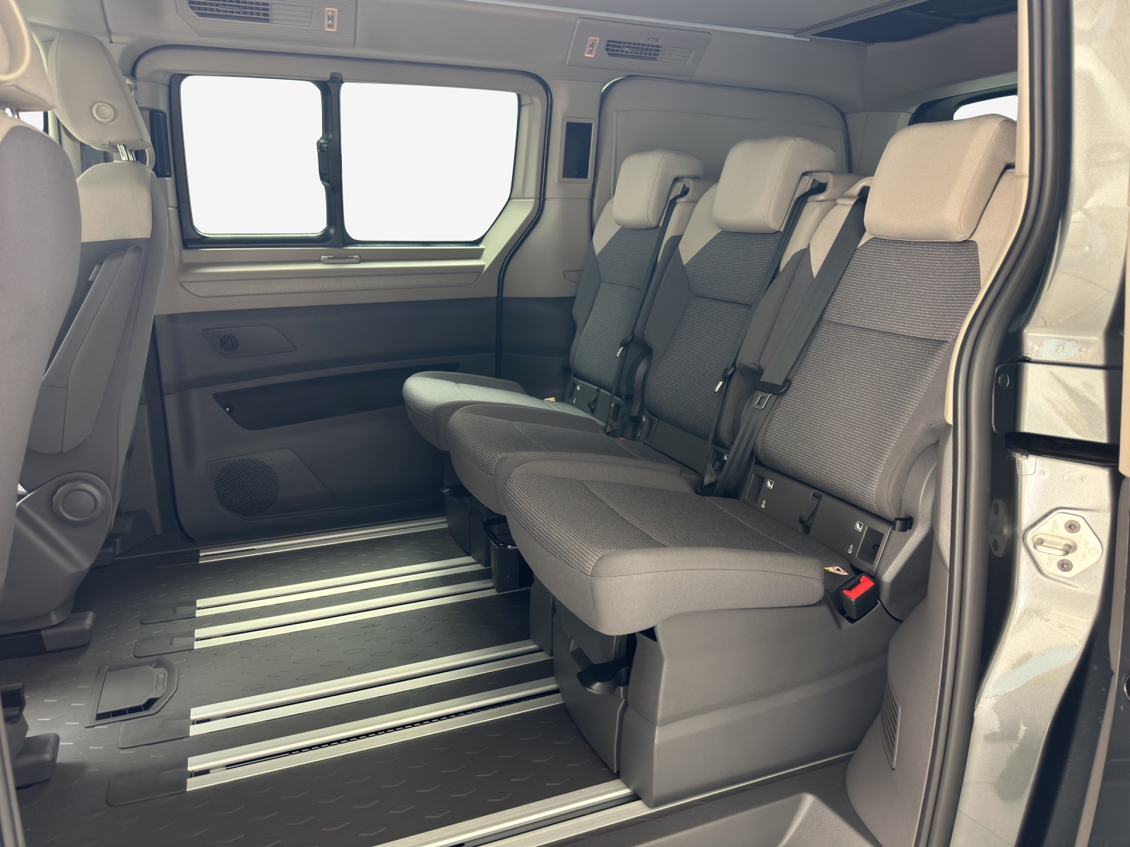 VW California 2.0 TDI Beach Tour-image-11
