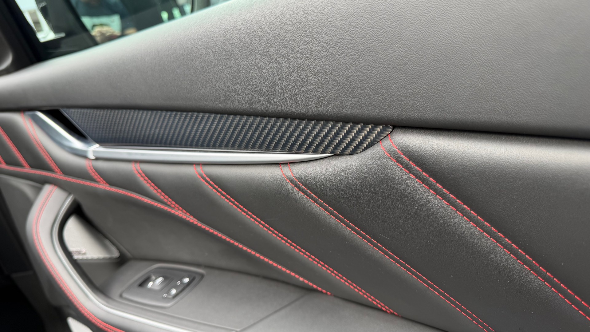 MASERATI Levante 3.8 V8 Trofeo ♦️Ferrari V8 Motor*Traumausstattung*1.Hand♦️-image-28