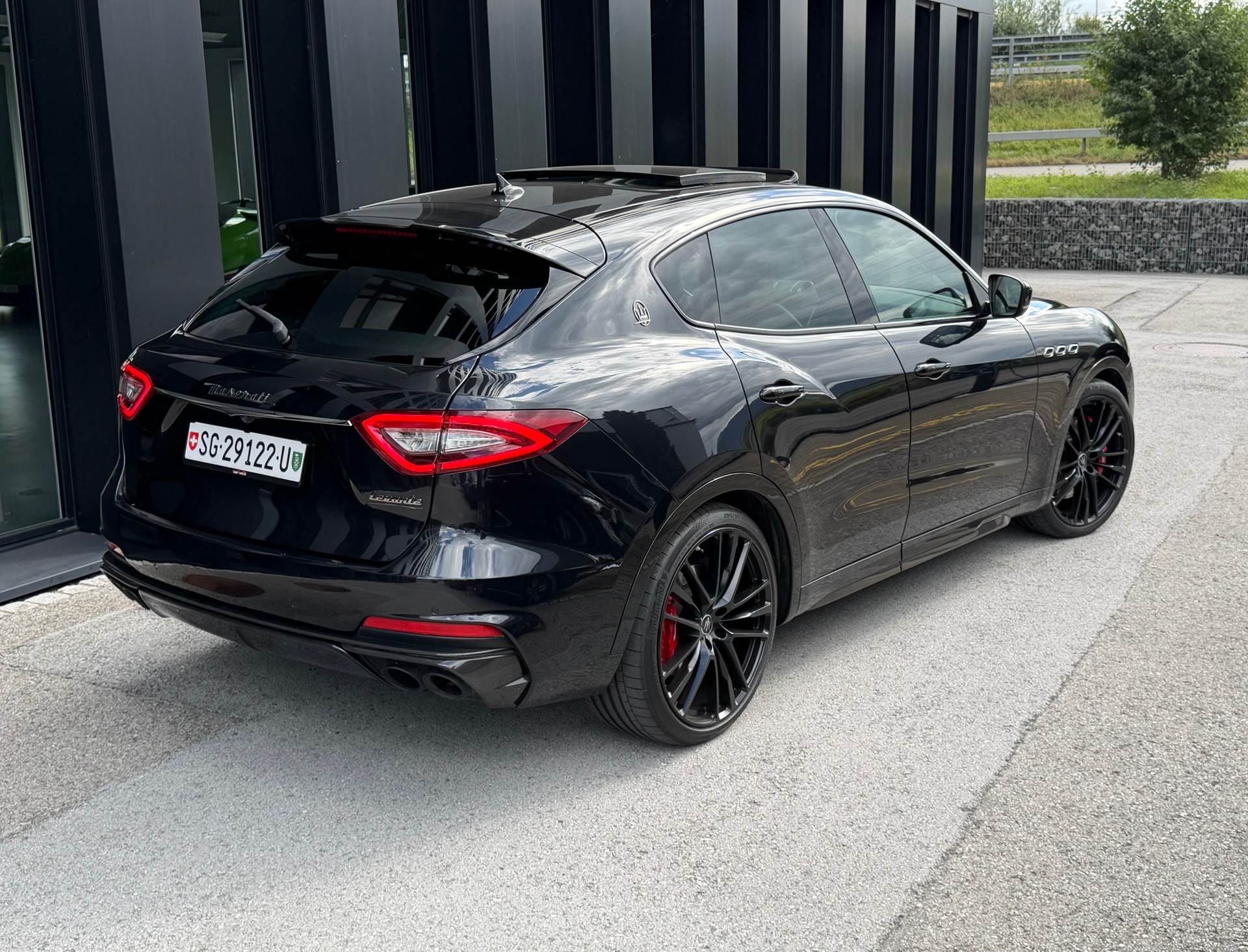 MASERATI Levante 3.8 V8 Trofeo ♦️Ferrari V8 Motor*Traumausstattung*1.Hand♦️-image-6