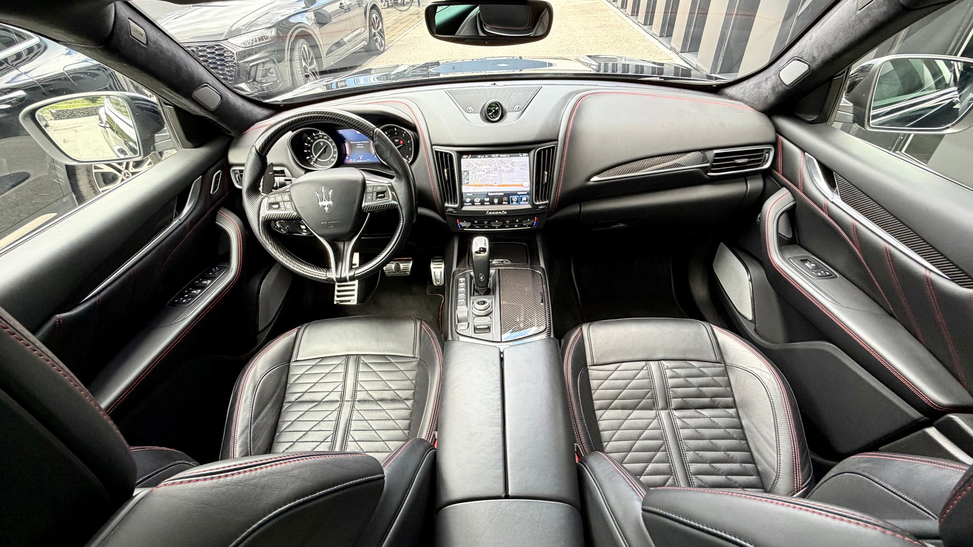 MASERATI Levante 3.8 V8 Trofeo ♦️Ferrari V8 Motor*Traumausstattung*1.Hand♦️-image-19