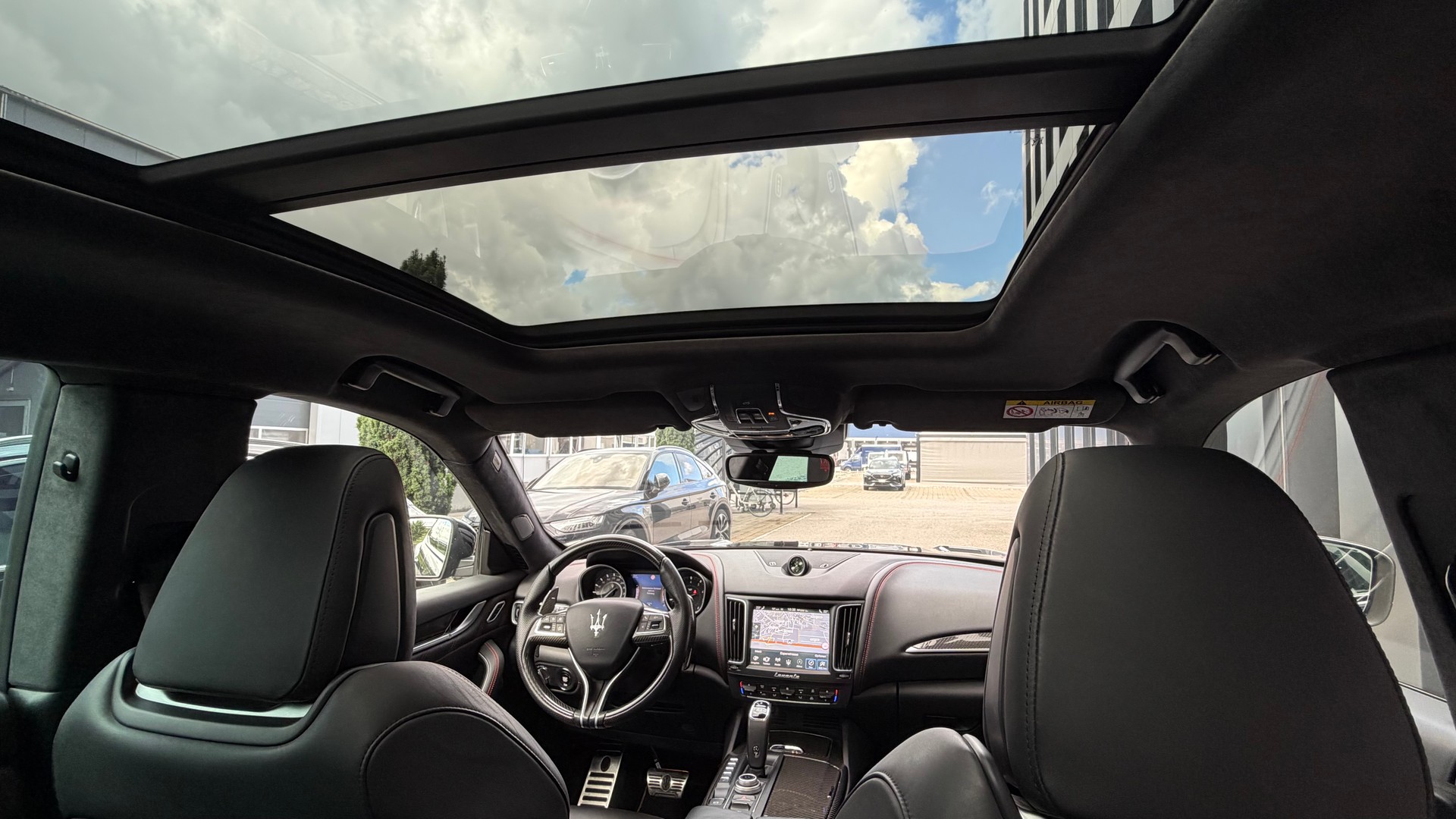 MASERATI Levante 3.8 V8 Trofeo ♦️Ferrari V8 Motor*Traumausstattung*1.Hand♦️-image-25