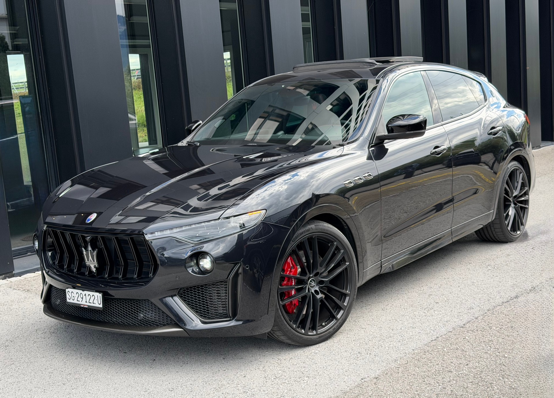 MASERATI Levante 3.8 V8 Trofeo ♦️Ferrari V8 Motor*Traumausstattung*1.Hand♦️-image-15
