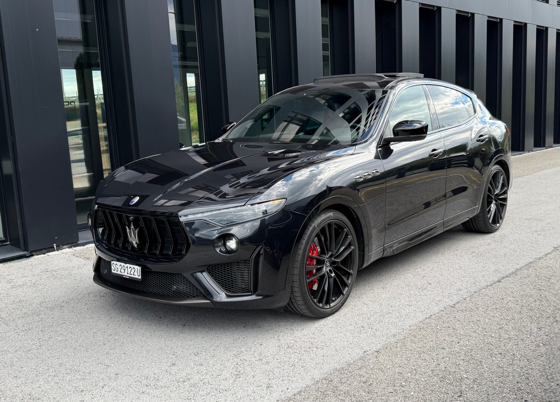 MASERATI Levante 3.8 V8 Trofeo ♦️Ferrari V8 Motor*Traumausstattung*1.Hand♦️-image-13