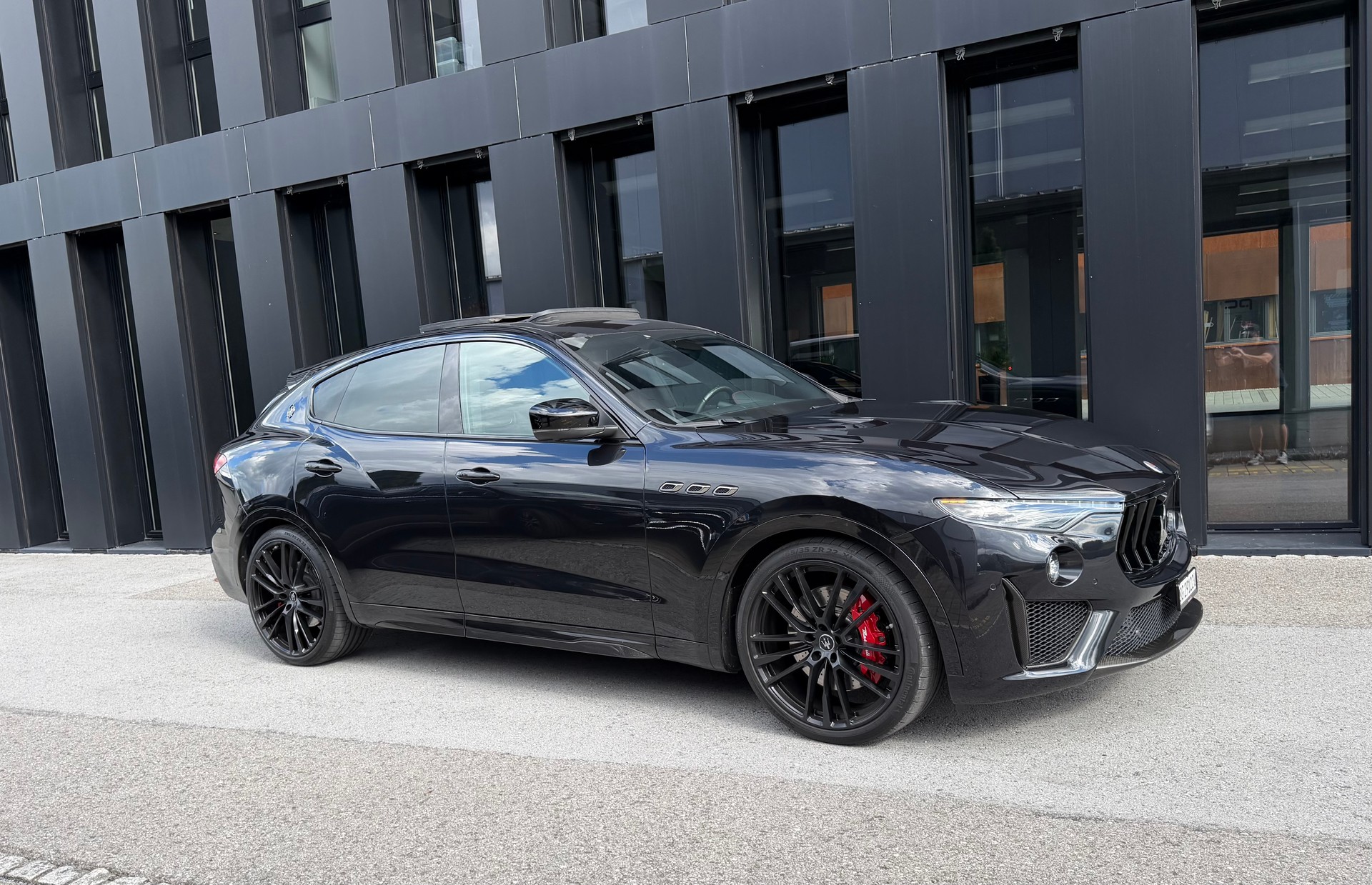 MASERATI Levante 3.8 V8 Trofeo ♦️Ferrari V8 Motor*Traumausstattung*1.Hand♦️-image-8