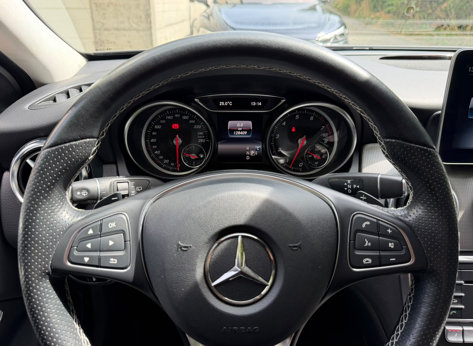 MERCEDES-BENZ GLA 200 Night Star 7G-DCT-image-26
