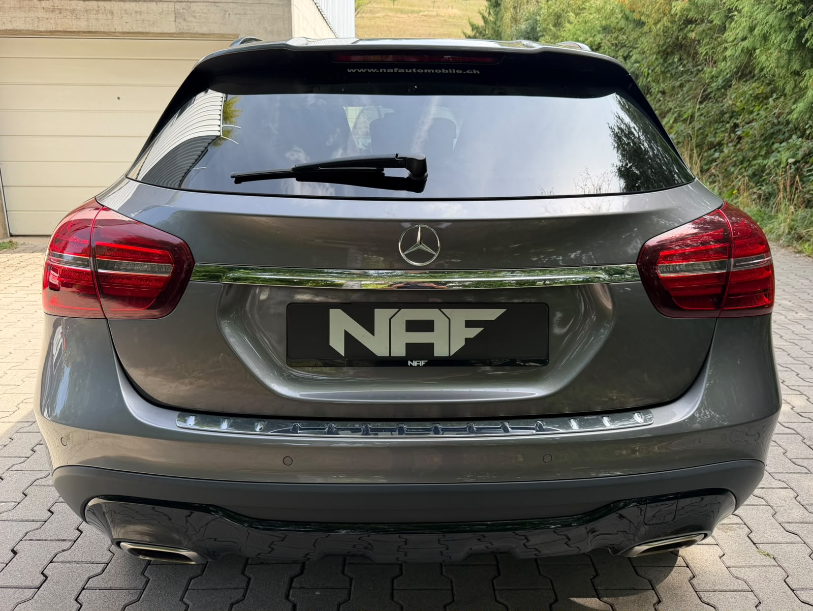 MERCEDES-BENZ GLA 200 Night Star 7G-DCT-showroom-element-3